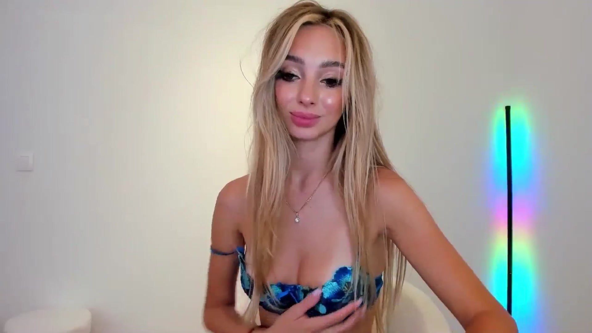 Gallery image thumbnail from AngelLove__'s myfreecams stream on, 09/02/2024, 01:44 image 11 of 20