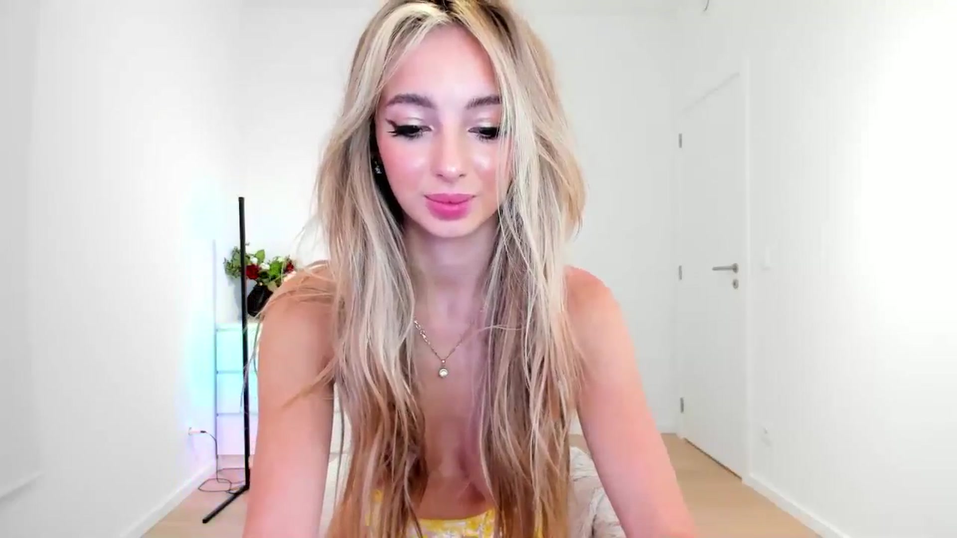 Gallery image thumbnail from AngelLove__'s myfreecams stream on, 10/02/2024, 04:03 image 20 of 20