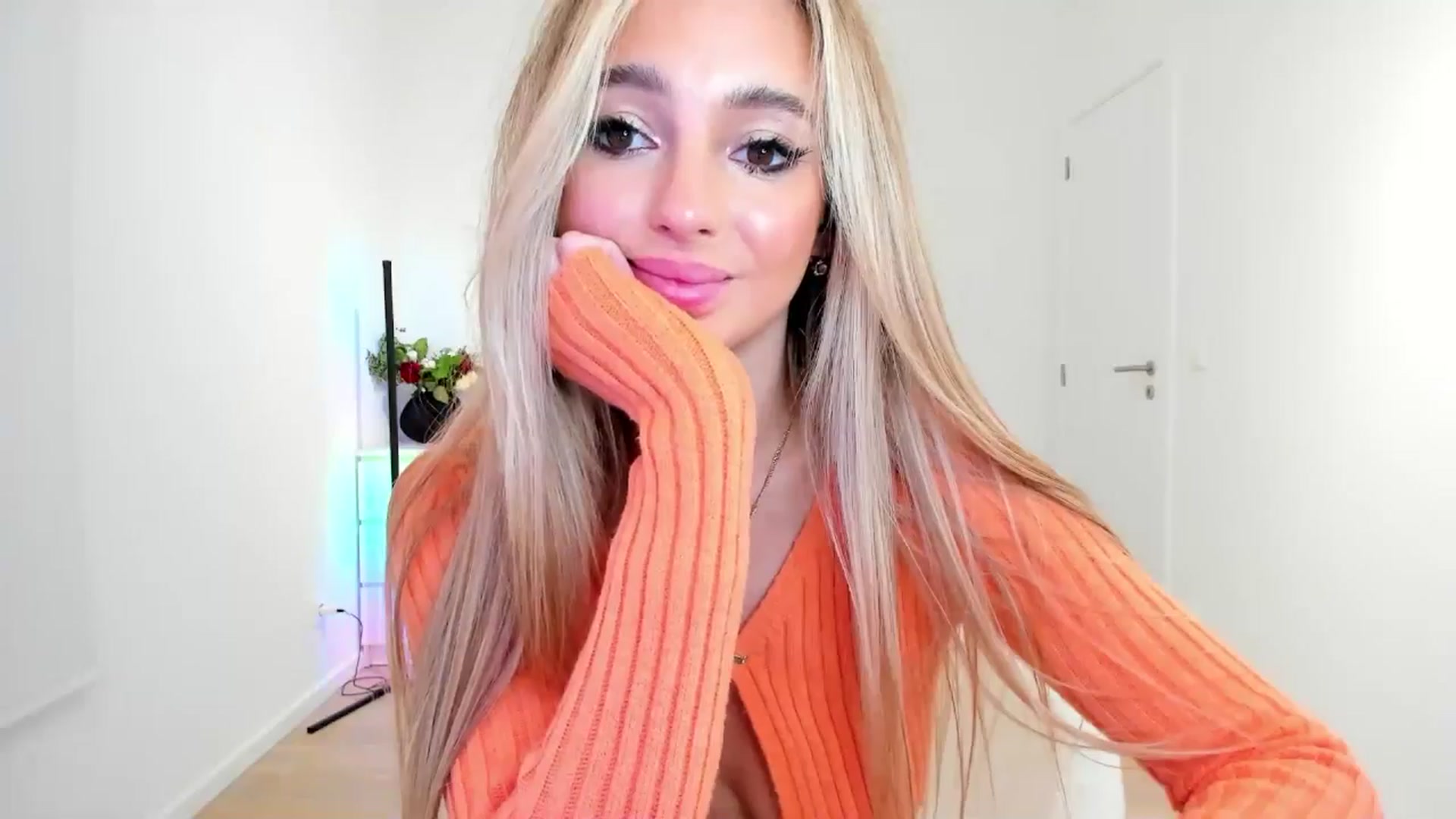 Gallery image thumbnail from AngelLove__'s myfreecams stream on, 10/02/2024, 23:10 image 14 of 20