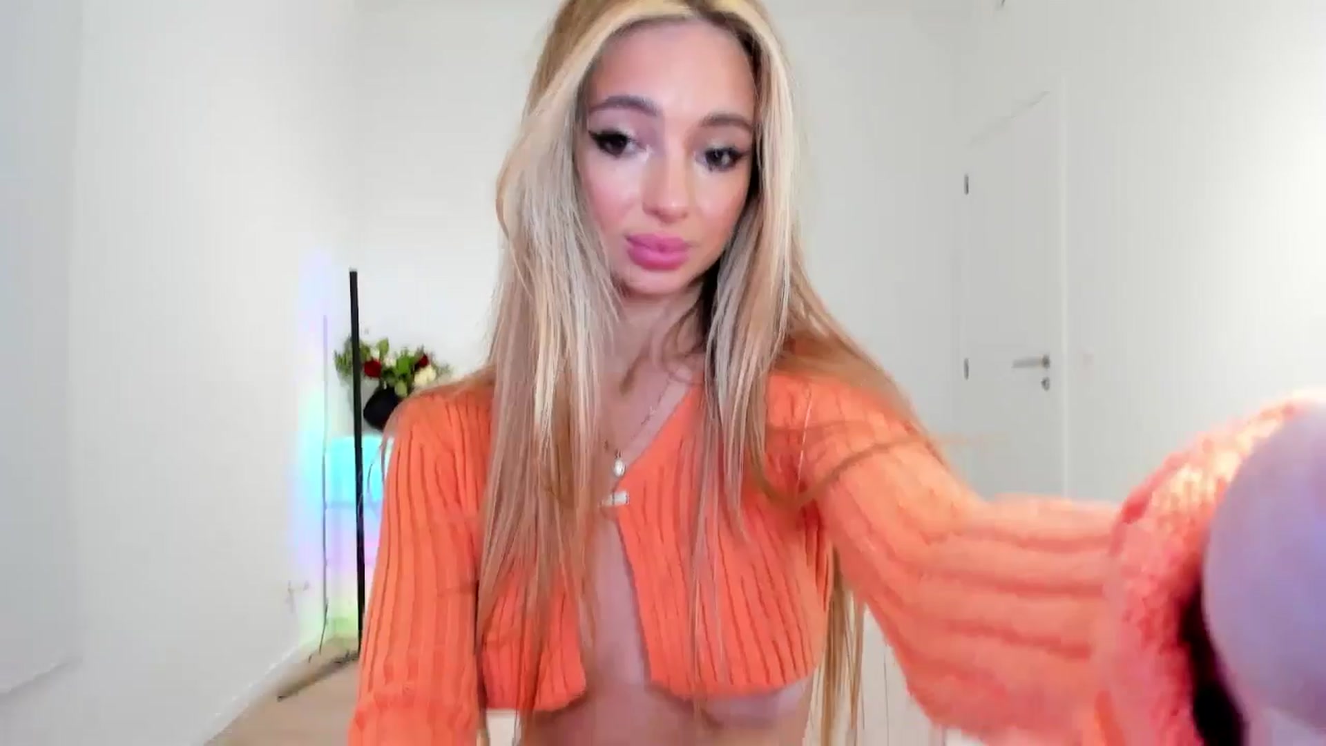Gallery image thumbnail from AngelLove__'s myfreecams stream on, 10/02/2024, 23:10 image 2 of 20