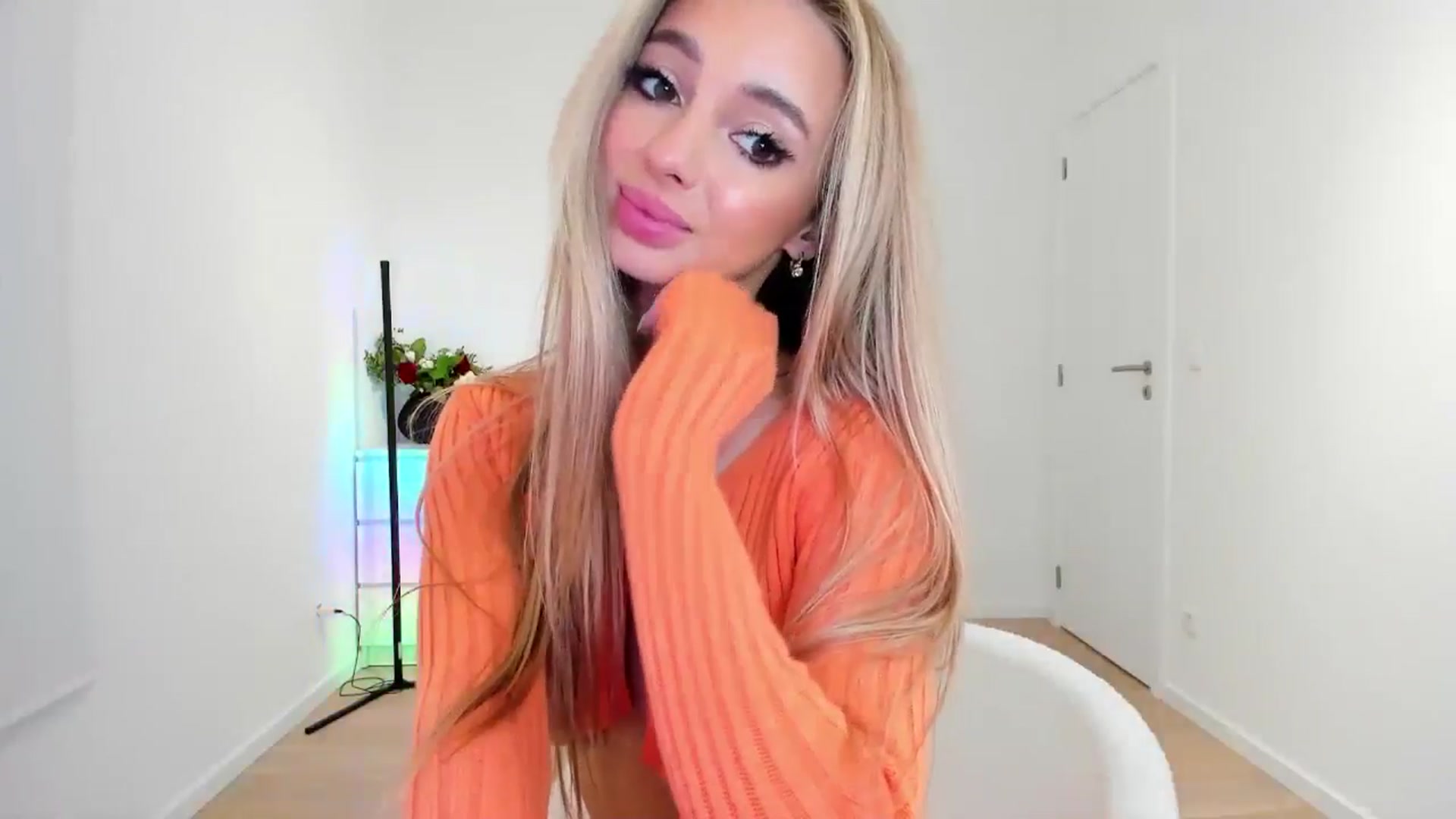 Gallery image thumbnail from AngelLove__'s myfreecams stream on, 10/02/2024, 23:10 image 15 of 20