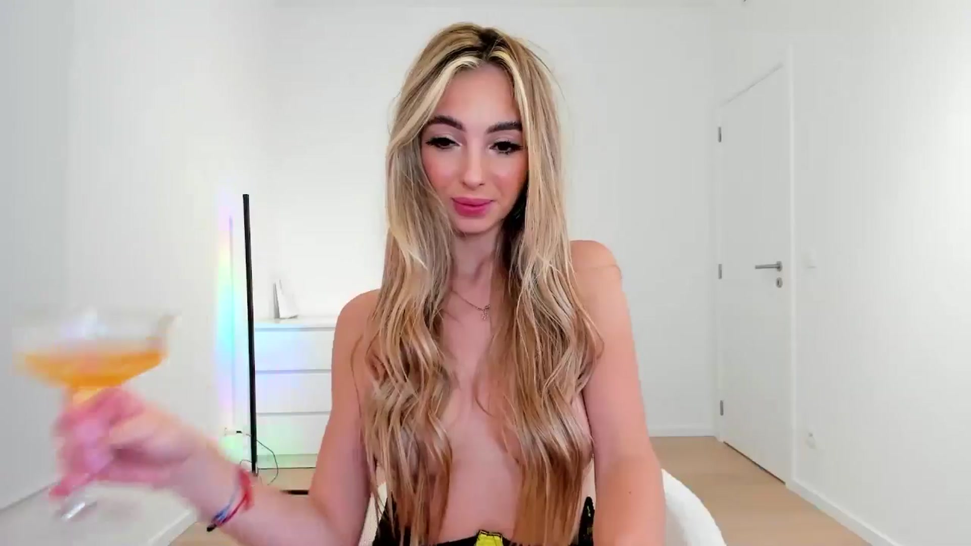 Gallery image thumbnail from AngelLove__'s myfreecams stream on, 10/15/2024, 23:34 image 9 of 20
