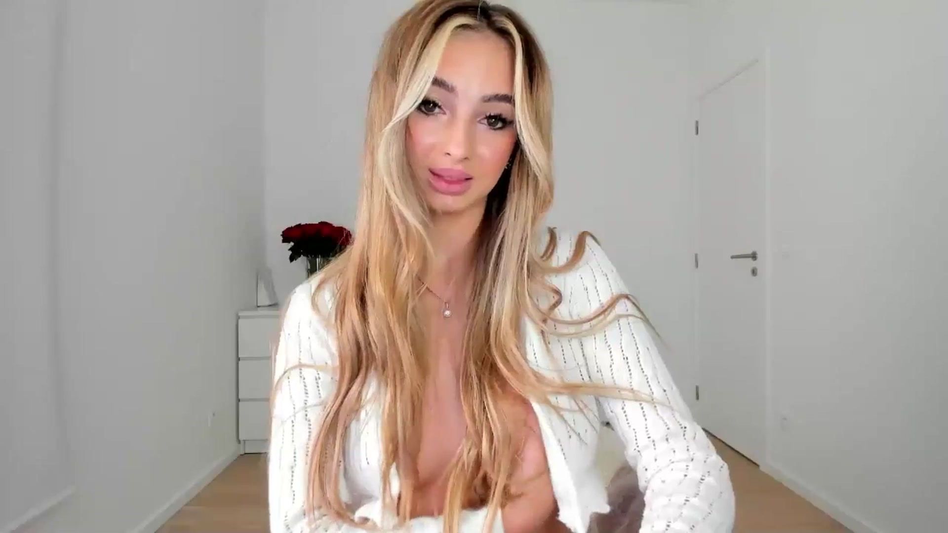Gallery image thumbnail from AngelLove__'s myfreecams stream on, 10/23/2024, 23:23 image 3 of 20