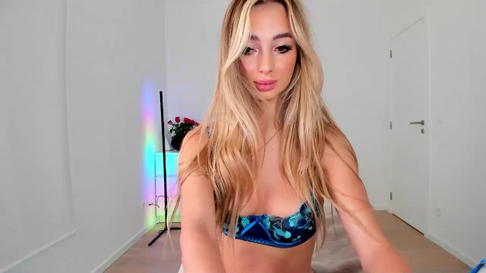 Gallery image thumbnail from AngelLove__'s myfreecams stream on, 11/03/2024, 16:21 image 3 of 20