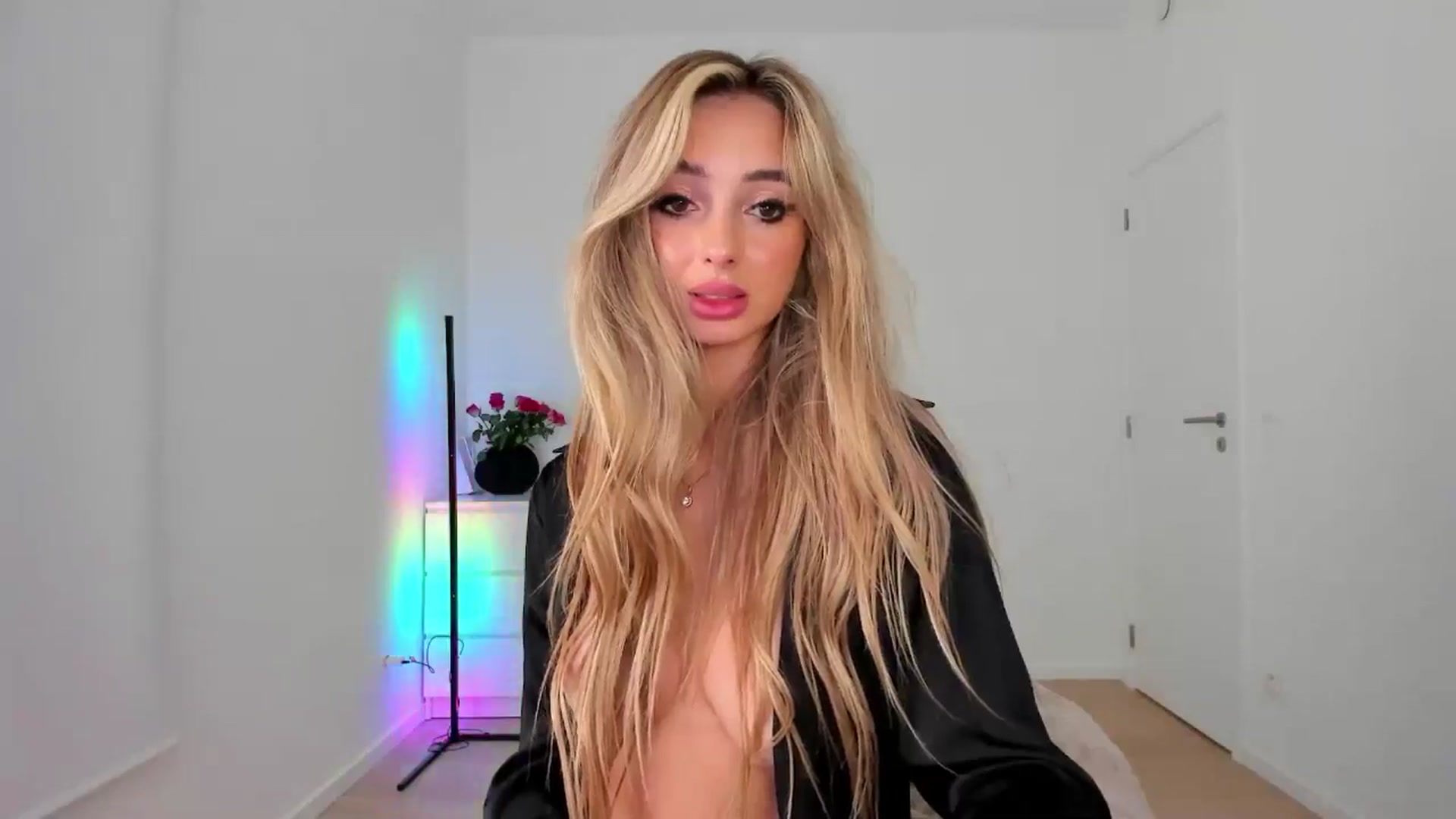 Gallery image thumbnail from AngelLove__'s myfreecams stream on, 11/03/2024, 21:03 image 10 of 20