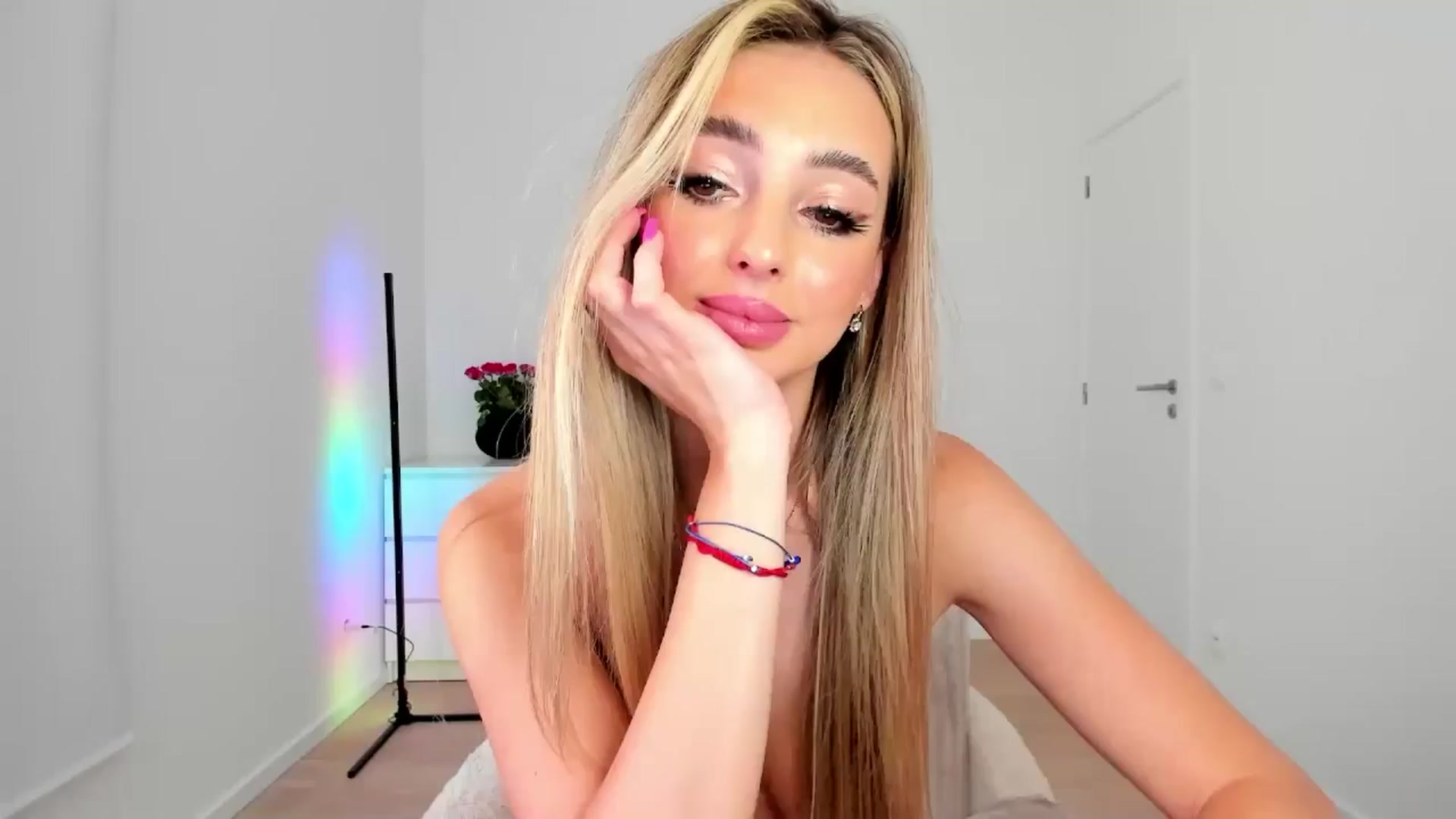 Gallery image thumbnail from AngelLove__'s myfreecams stream on, 11/05/2024, 21:03 image 6 of 20
