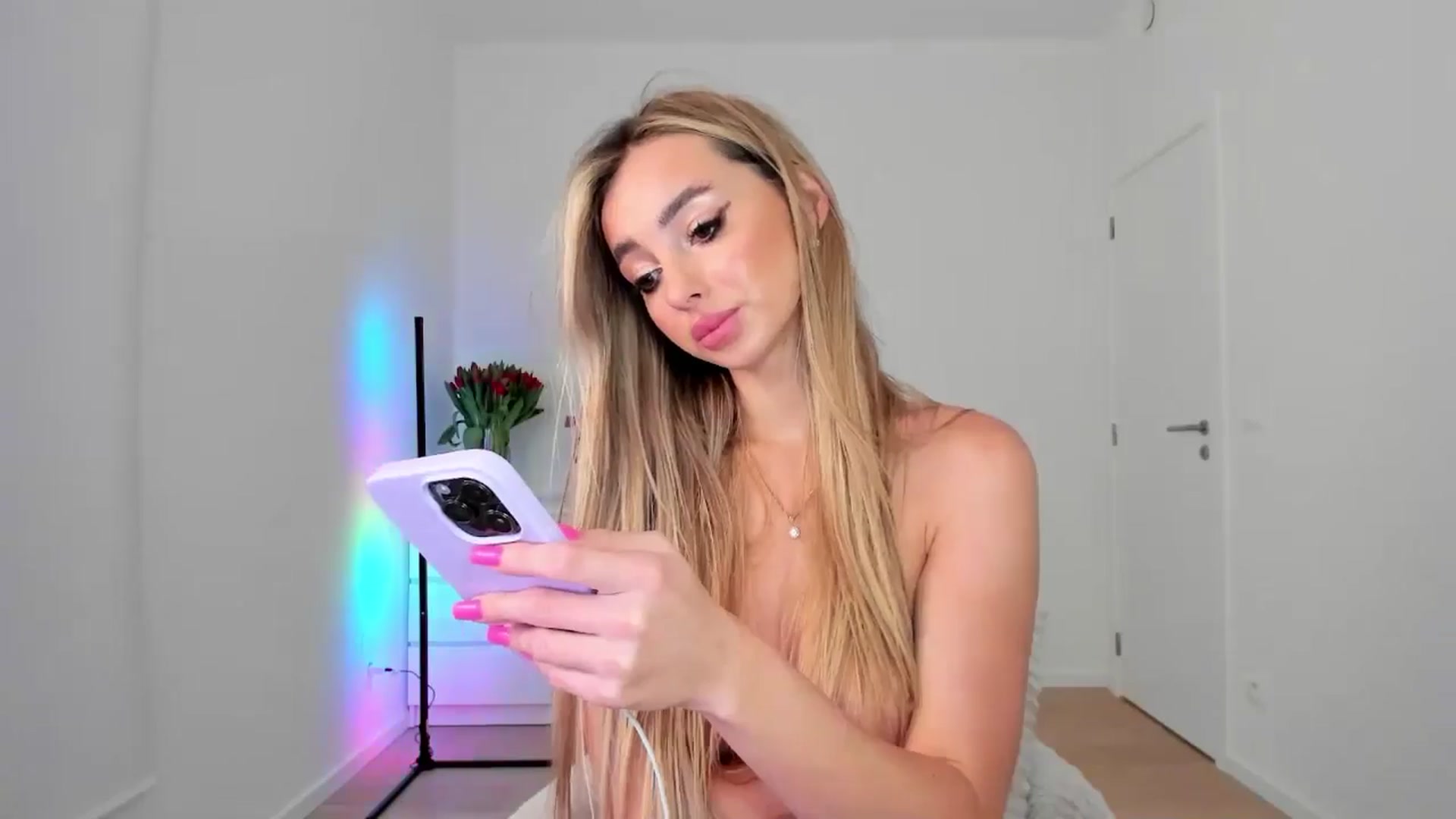 Gallery image thumbnail from AngelLove__'s myfreecams stream on, 11/08/2024, 21:17 image 19 of 20