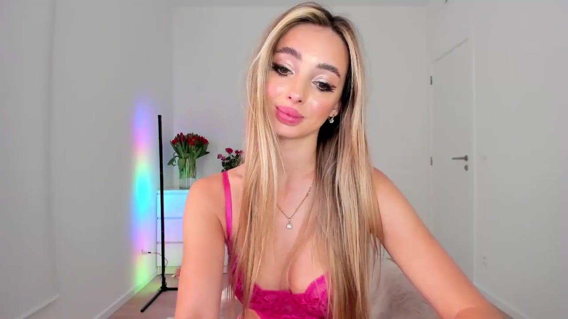 Gallery image thumbnail from AngelLove__'s myfreecams stream on, 11/08/2024, 23:38 image 19 of 20