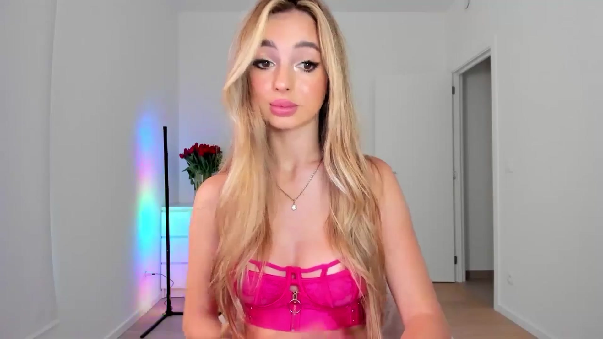 Gallery image thumbnail from AngelLove__'s myfreecams stream on, 11/09/2024, 15:22 image 6 of 20