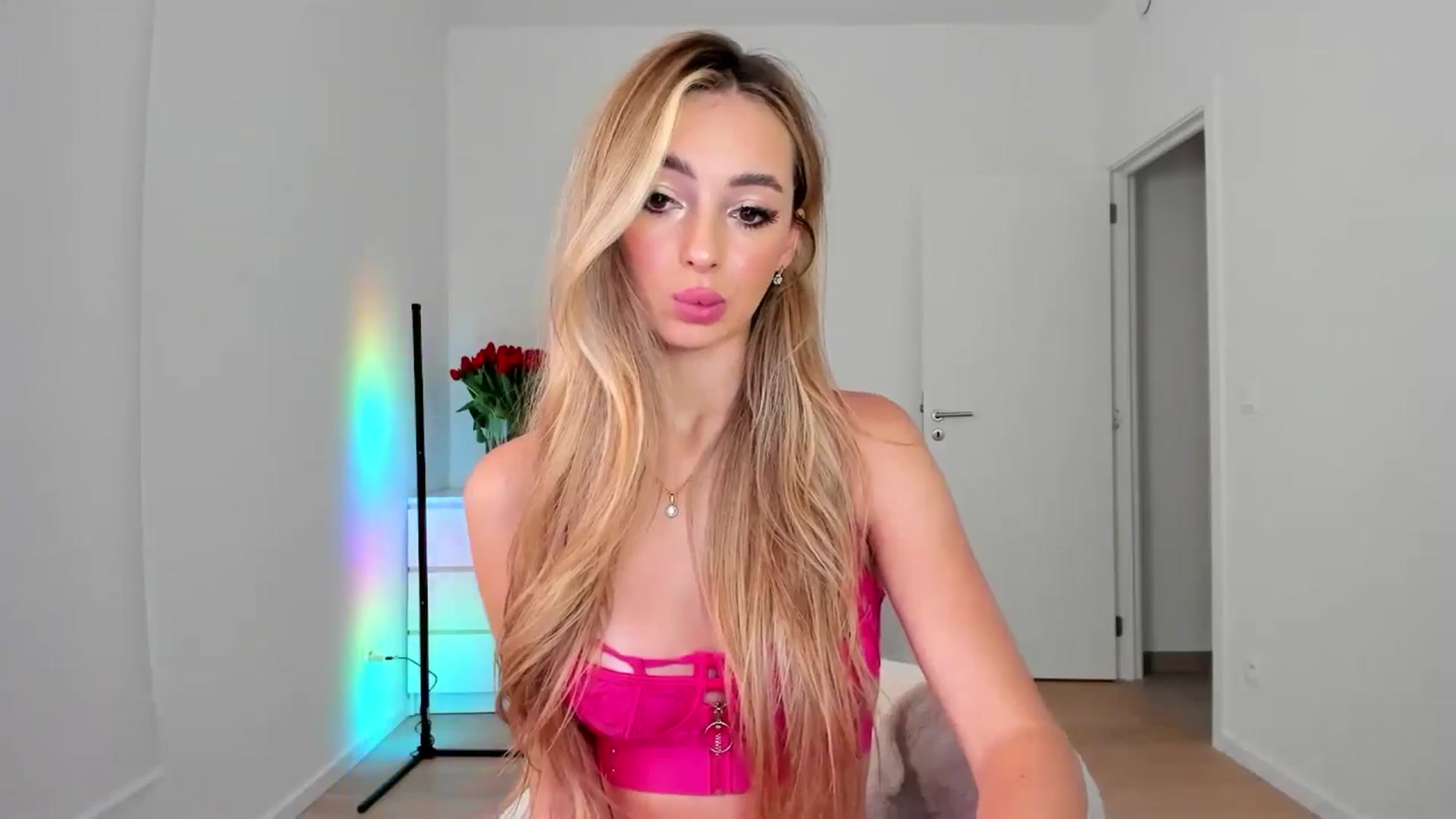 Gallery image thumbnail from AngelLove__'s myfreecams stream on, 11/09/2024, 15:22 image 11 of 20