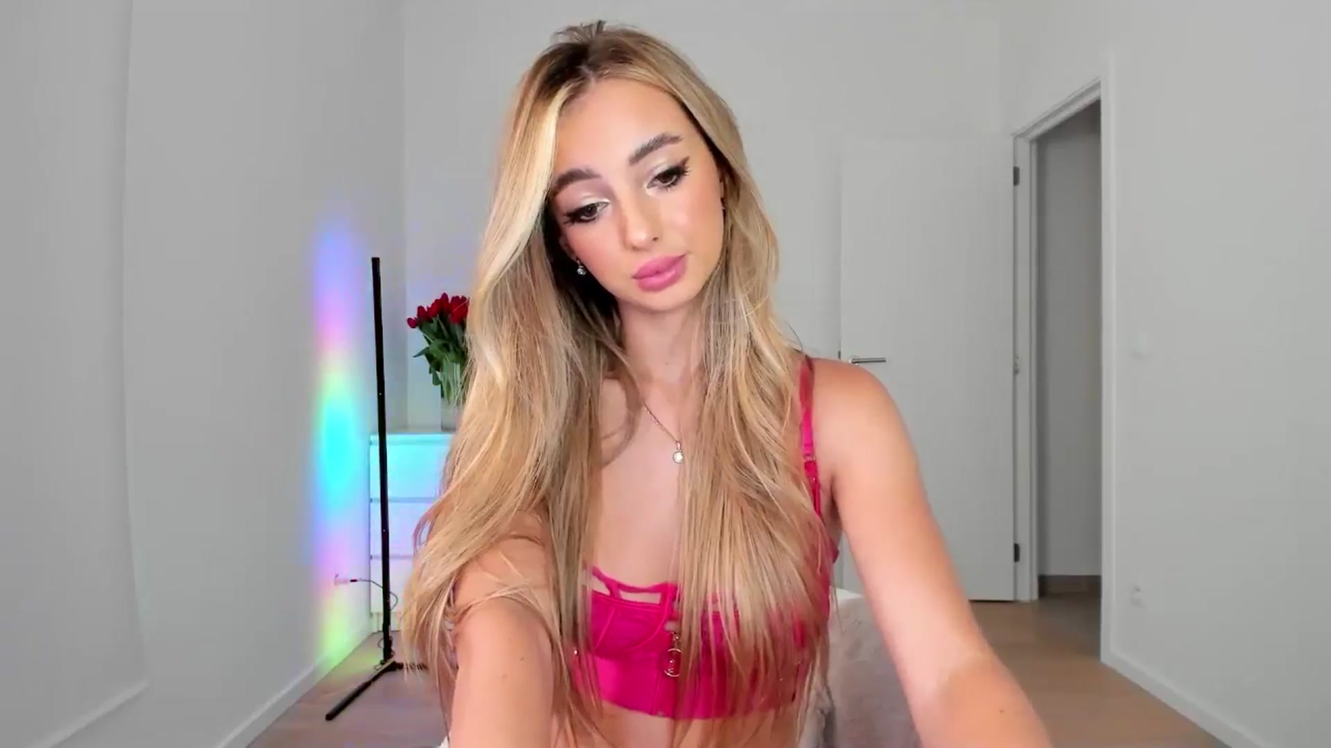 Gallery image thumbnail from AngelLove__'s myfreecams stream on, 11/09/2024, 15:22 image 15 of 20