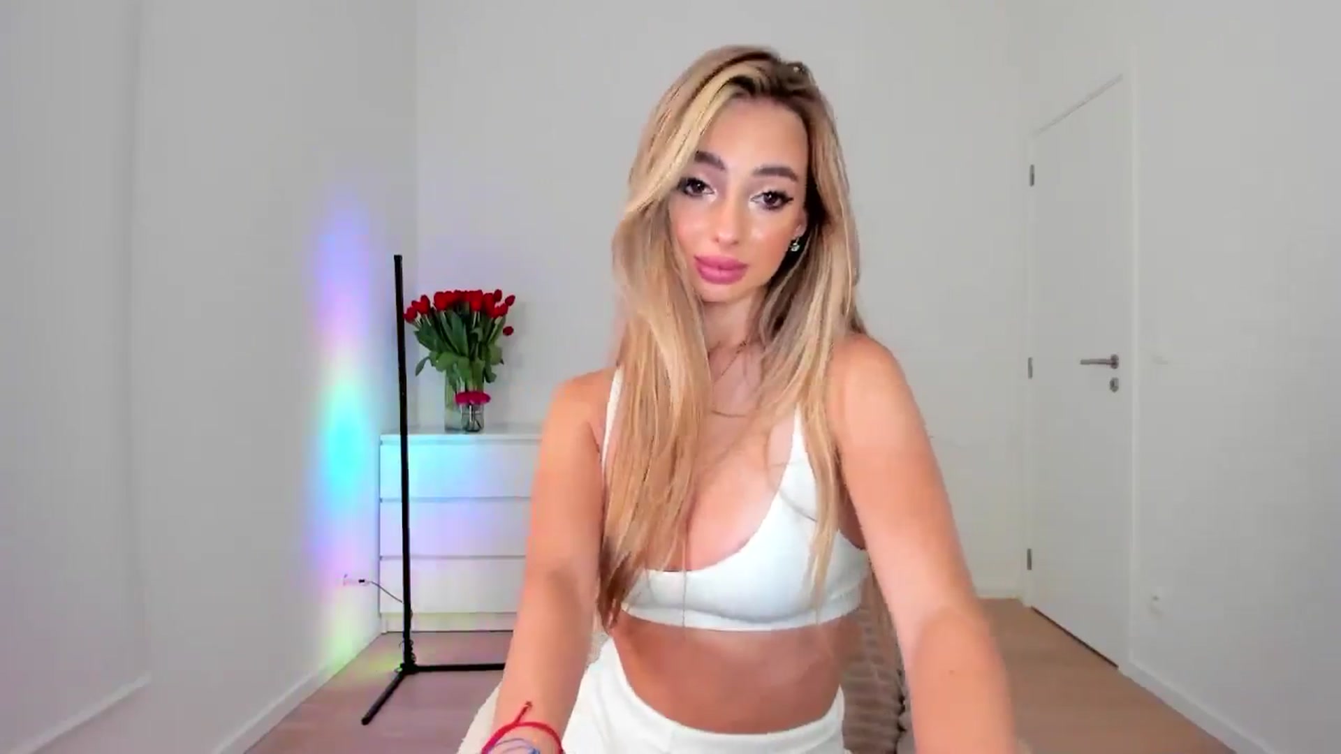 Gallery image thumbnail from AngelLove__'s myfreecams stream on, 11/10/2024, 18:00 image 18 of 20