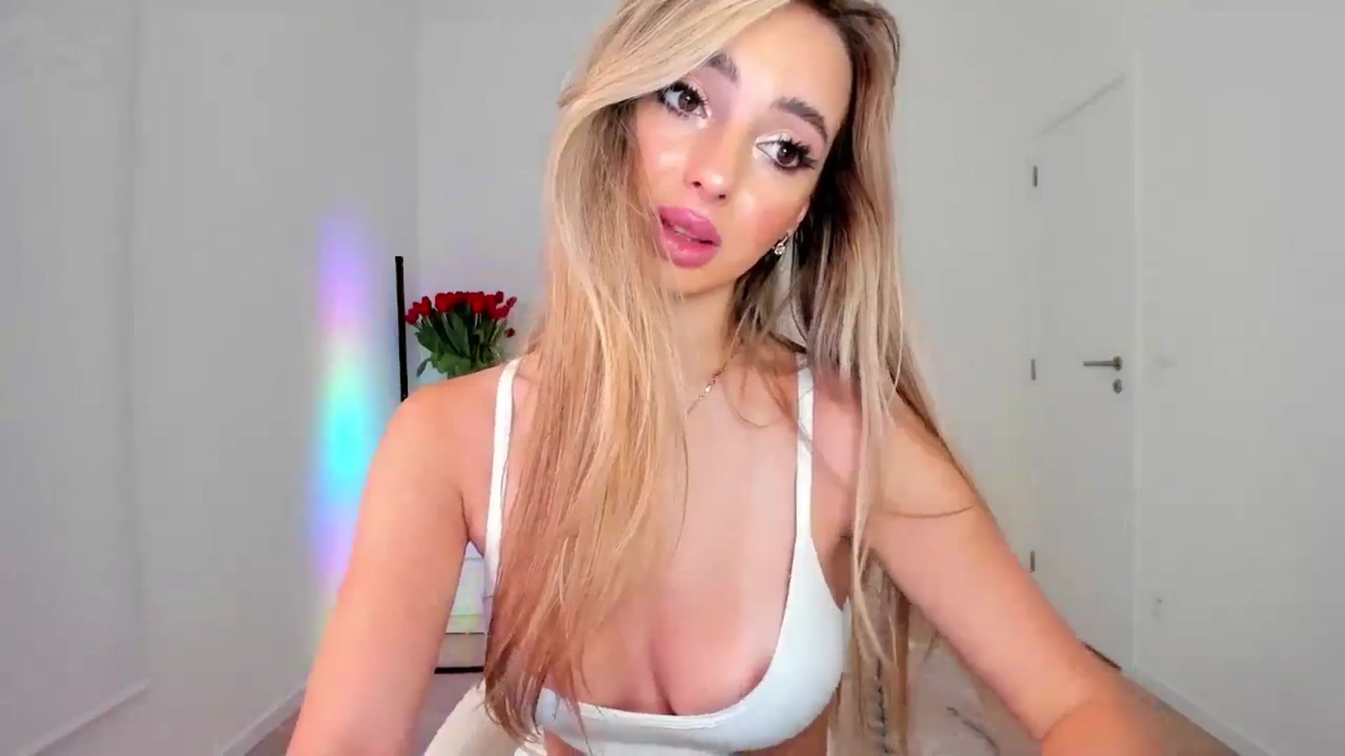 Gallery image thumbnail from AngelLove__'s myfreecams stream on, 11/10/2024, 18:00 image 17 of 20