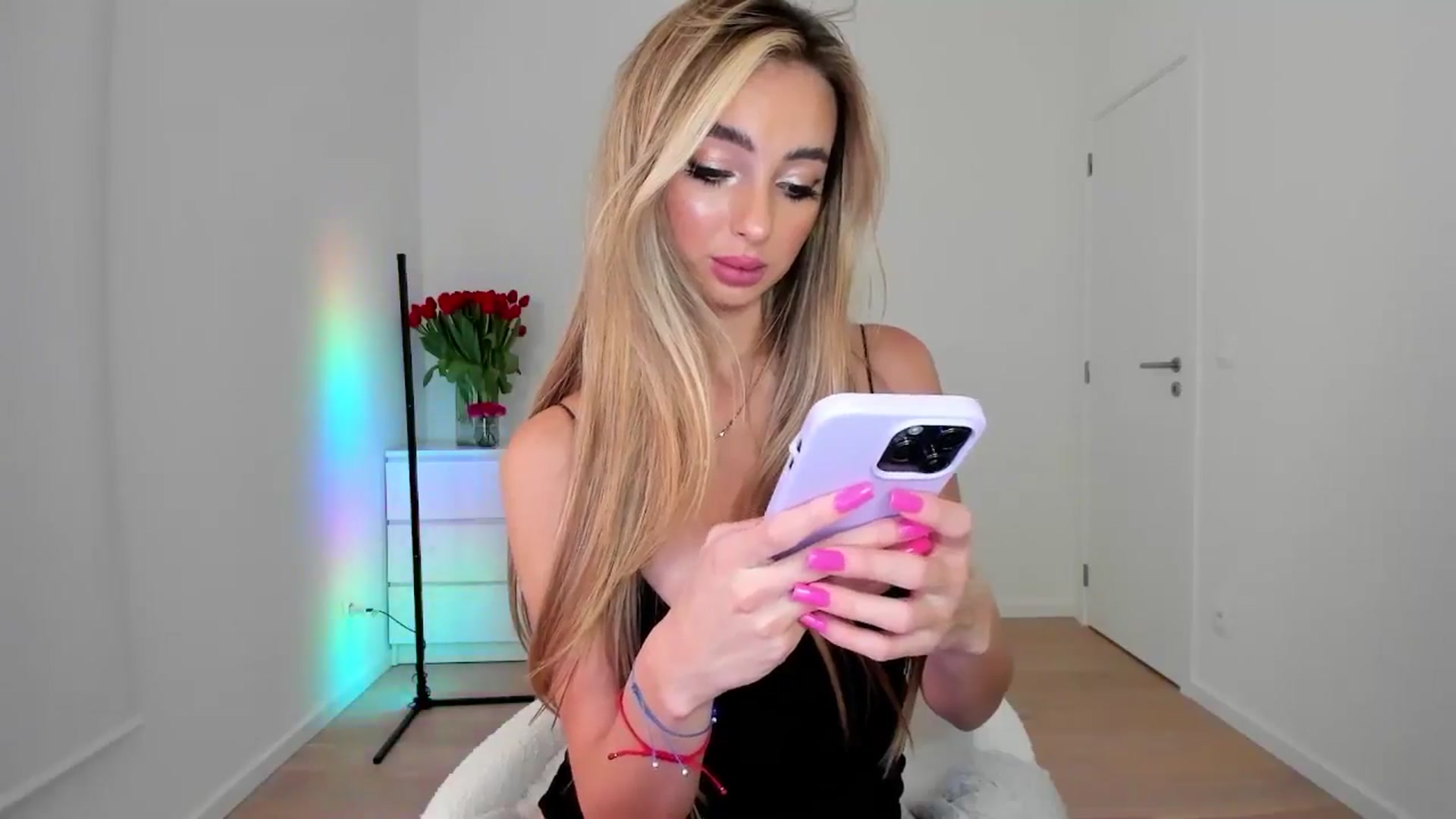 Gallery image thumbnail from AngelLove__'s myfreecams stream on, 11/10/2024, 23:36 image 3 of 20