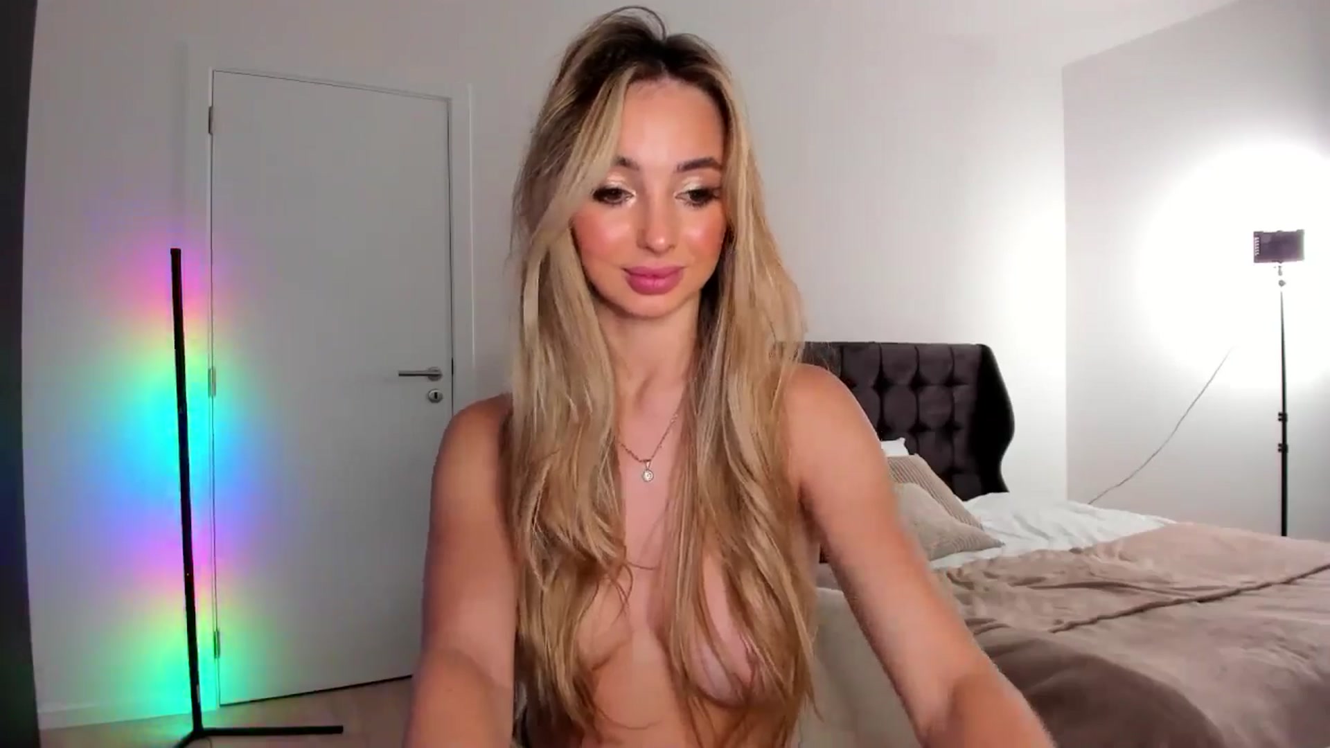Gallery image thumbnail from AngelLove__'s myfreecams stream on, 12/05/2024, 24:03 image 12 of 20