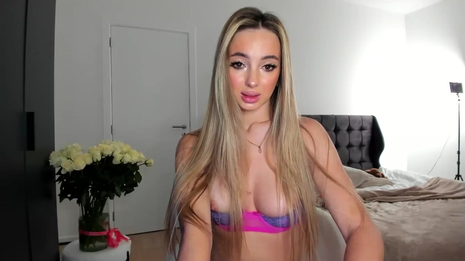 Gallery image thumbnail from AngelLove__'s myfreecams stream on, 12/11/2024, 24:21 image 3 of 20