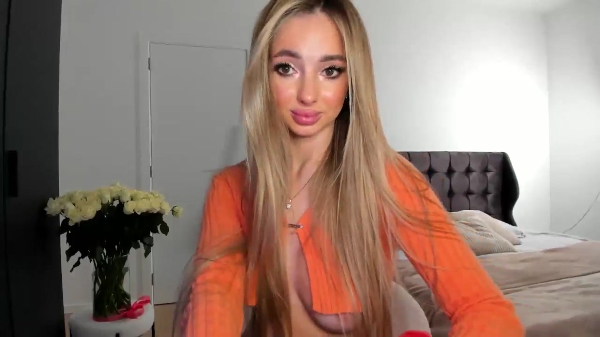 Gallery image thumbnail from AngelLove__'s myfreecams stream on, 12/13/2024, 24:39 image 18 of 20