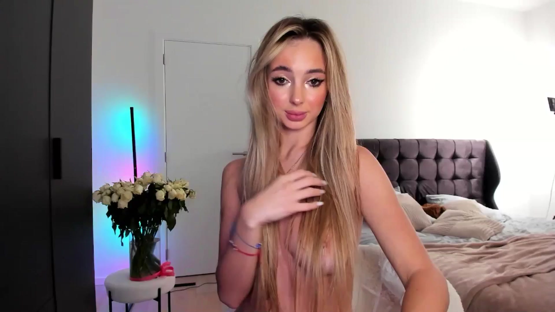 Gallery image thumbnail from AngelLove__'s myfreecams stream on, 12/16/2024, 03:01 image 7 of 20