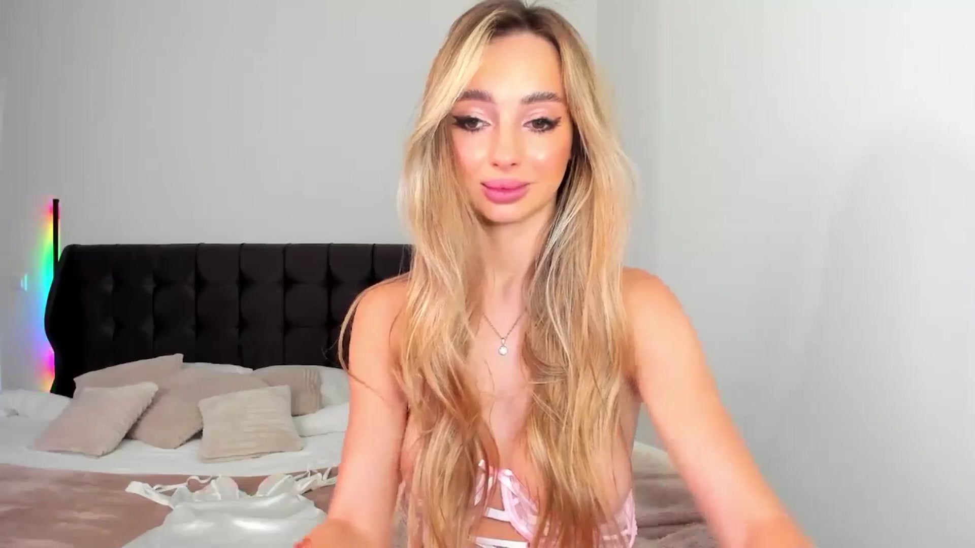 Gallery image thumbnail from AngelLove__'s myfreecams stream on, 01/12/2025, 24:03 image 20 of 20