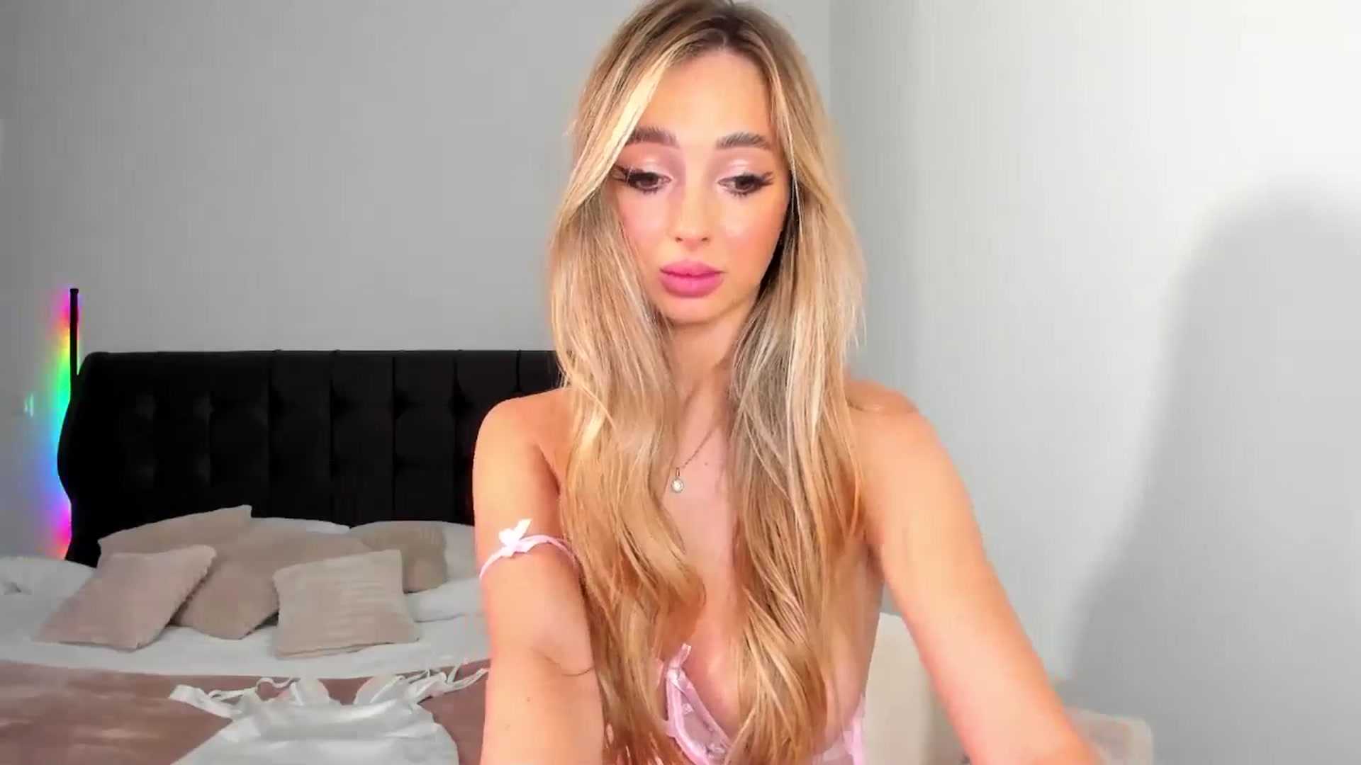 Gallery image thumbnail from AngelLove__'s myfreecams stream on, 01/12/2025, 24:03 image 11 of 20