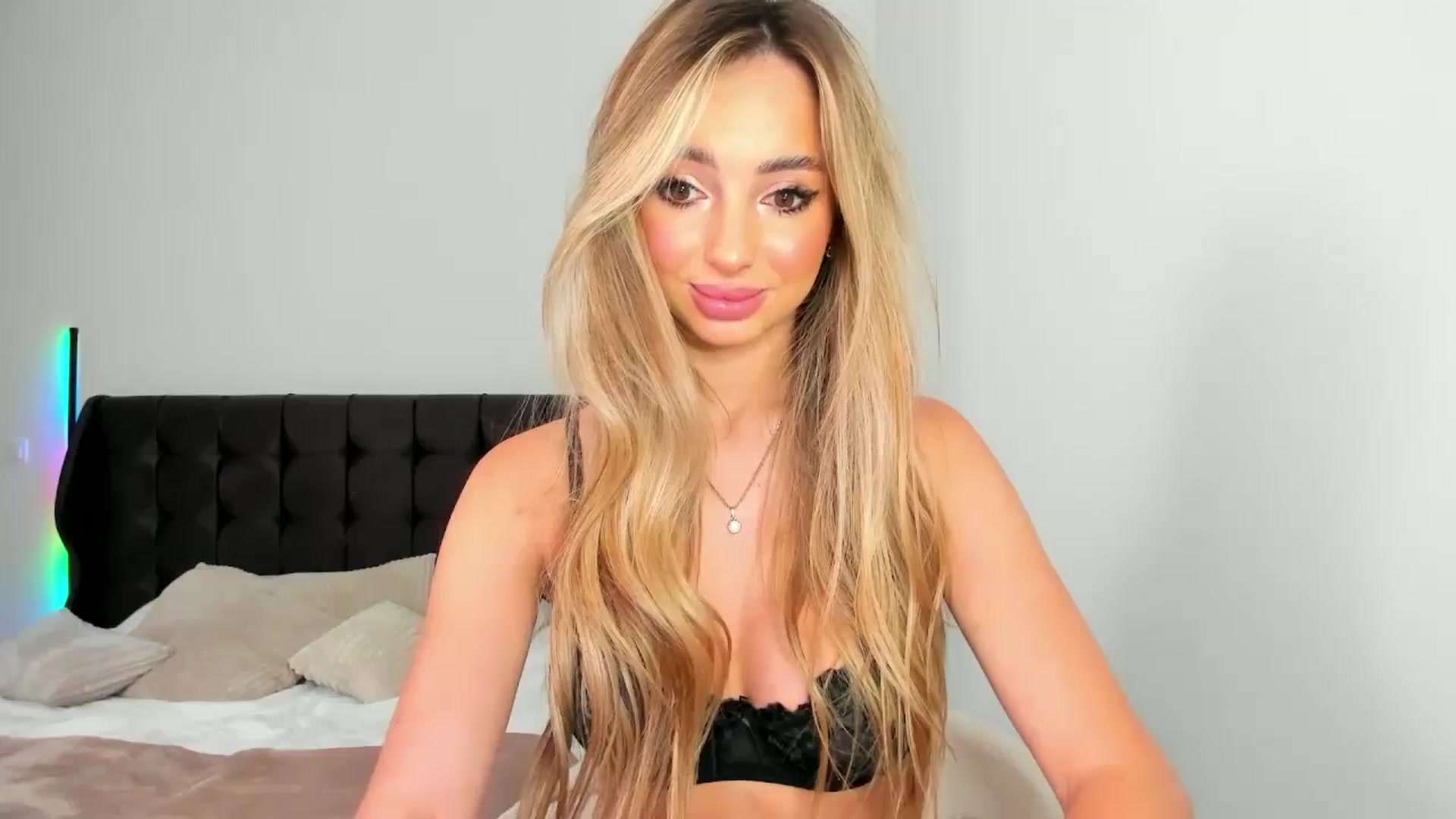 Gallery image thumbnail from AngelLove__'s myfreecams stream on, 01/12/2025, 21:37 image 1 of 20