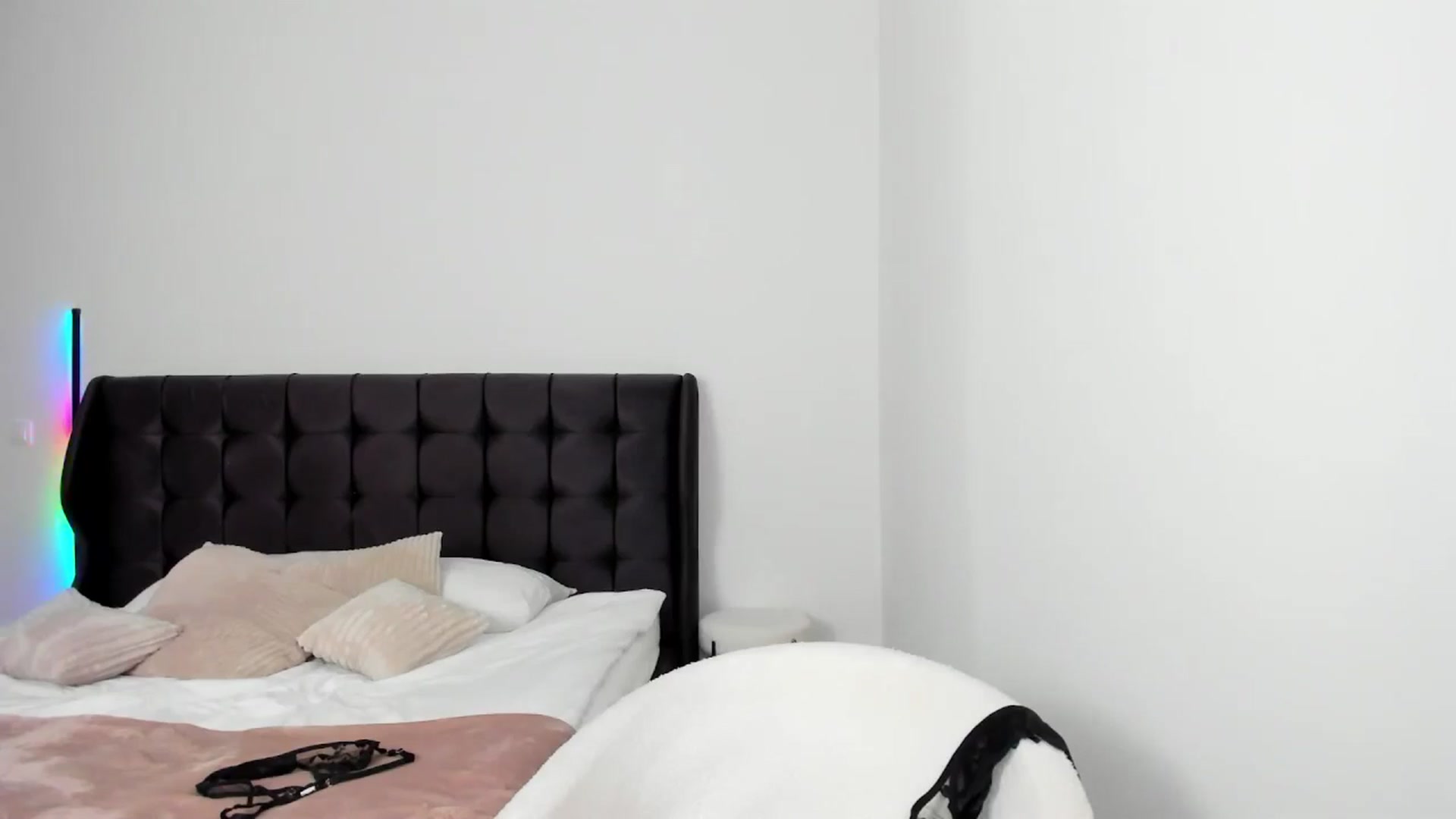 Gallery image thumbnail from AngelLove__'s myfreecams stream on, 01/13/2025, 24:52 image 20 of 20