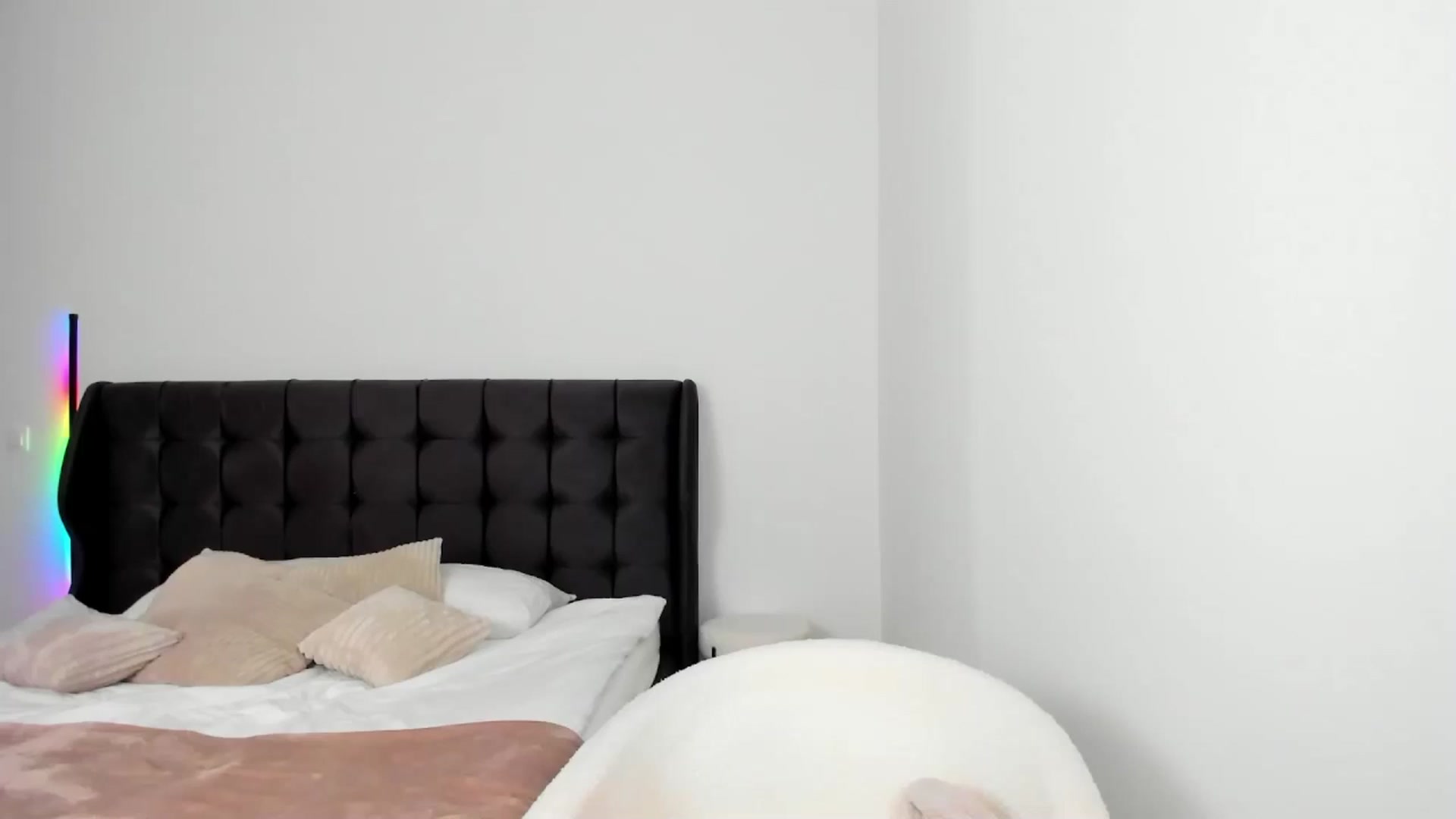 Gallery image thumbnail from AngelLove__'s myfreecams stream on, 01/13/2025, 02:03 image 5 of 20
