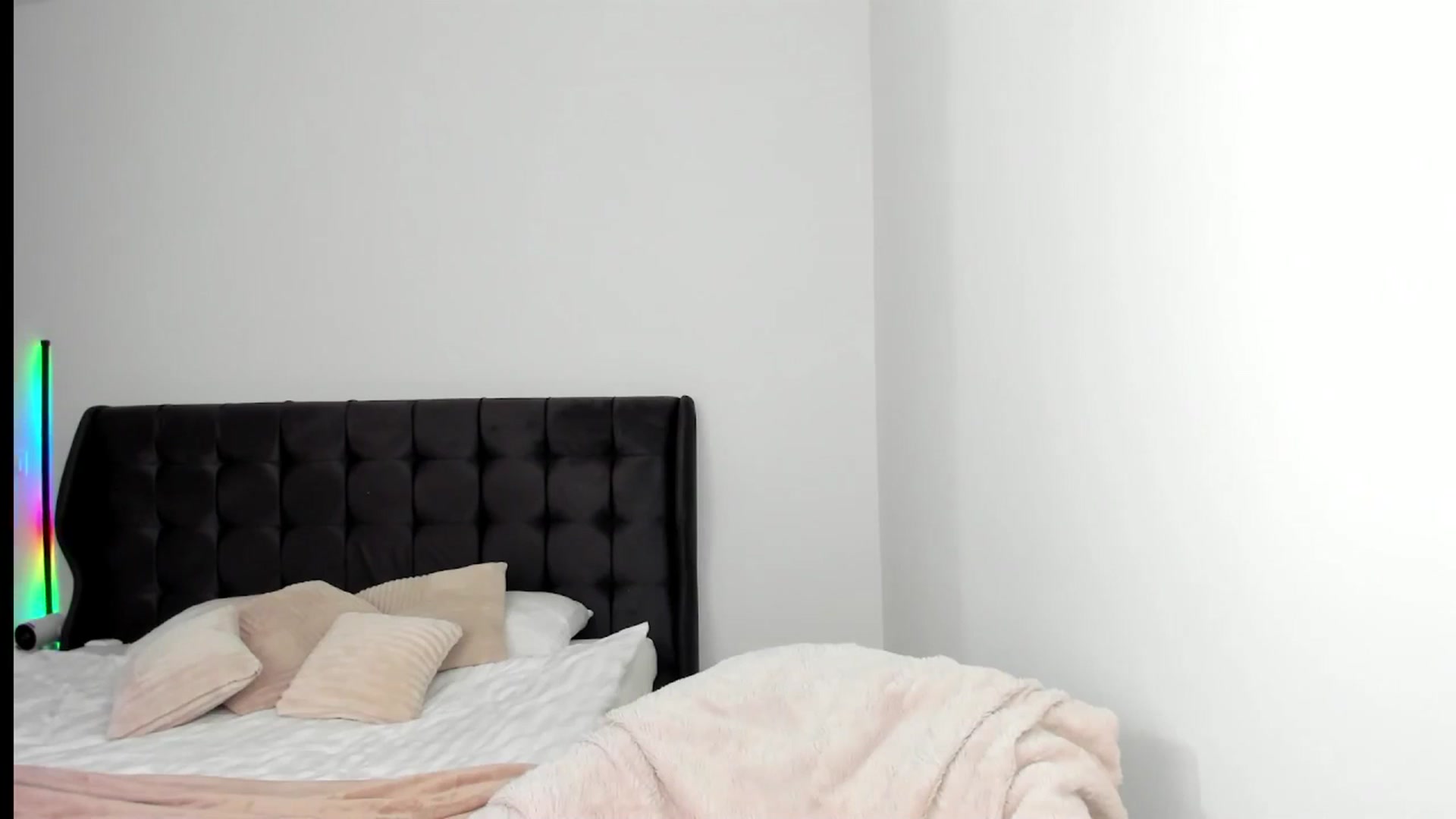 Gallery image thumbnail from AngelLove__'s myfreecams stream on, 01/25/2025, 24:01 image 6 of 20