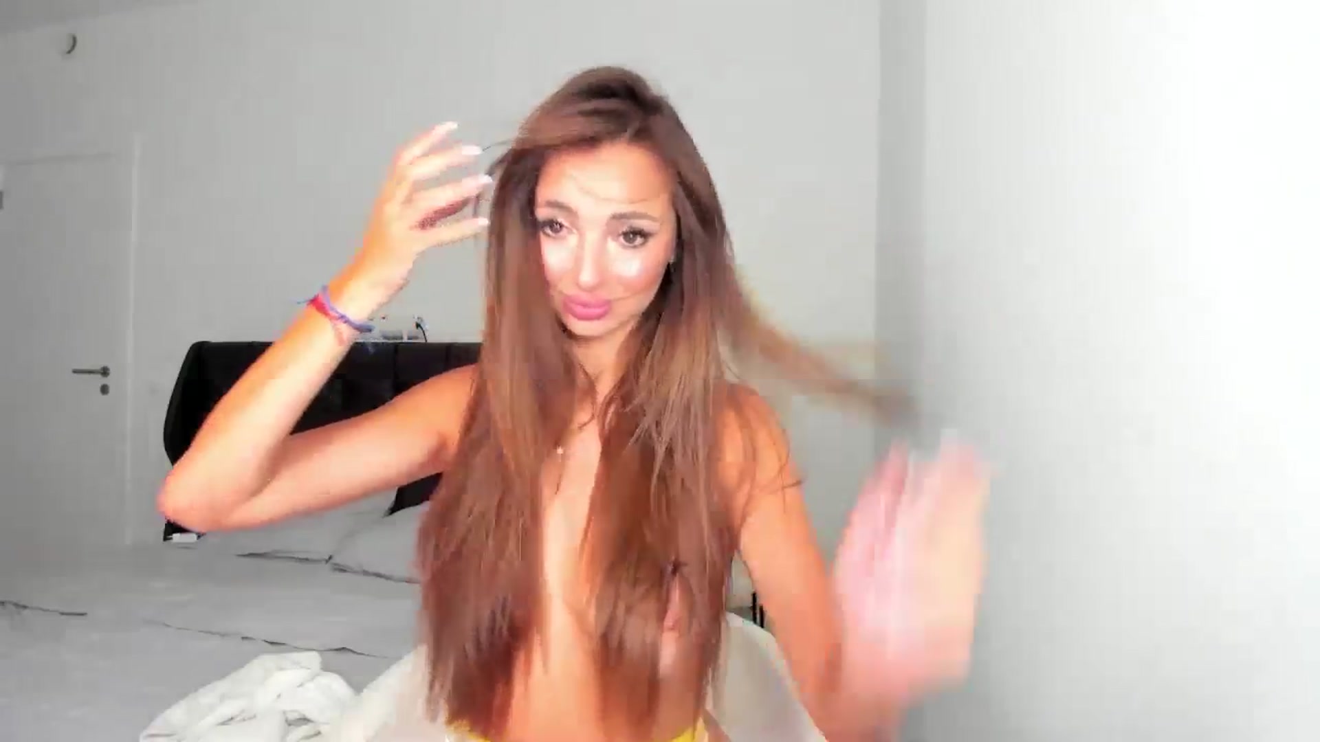 Gallery image thumbnail from AngelLove__'s myfreecams stream on, 06/27/2025, 24:38 image 8 of 20