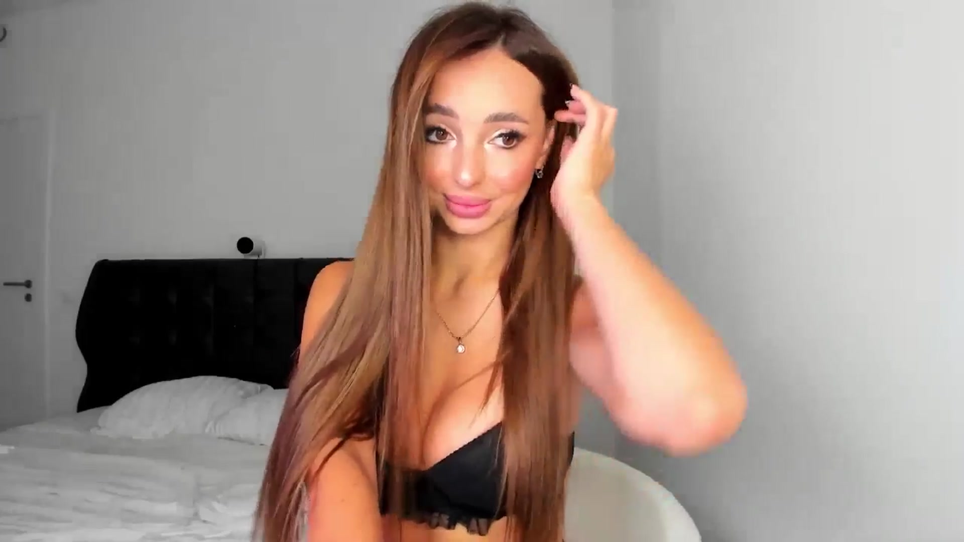 Gallery image thumbnail from AngelLove__'s myfreecams stream on, 07/03/2025, 23:38 image 10 of 20