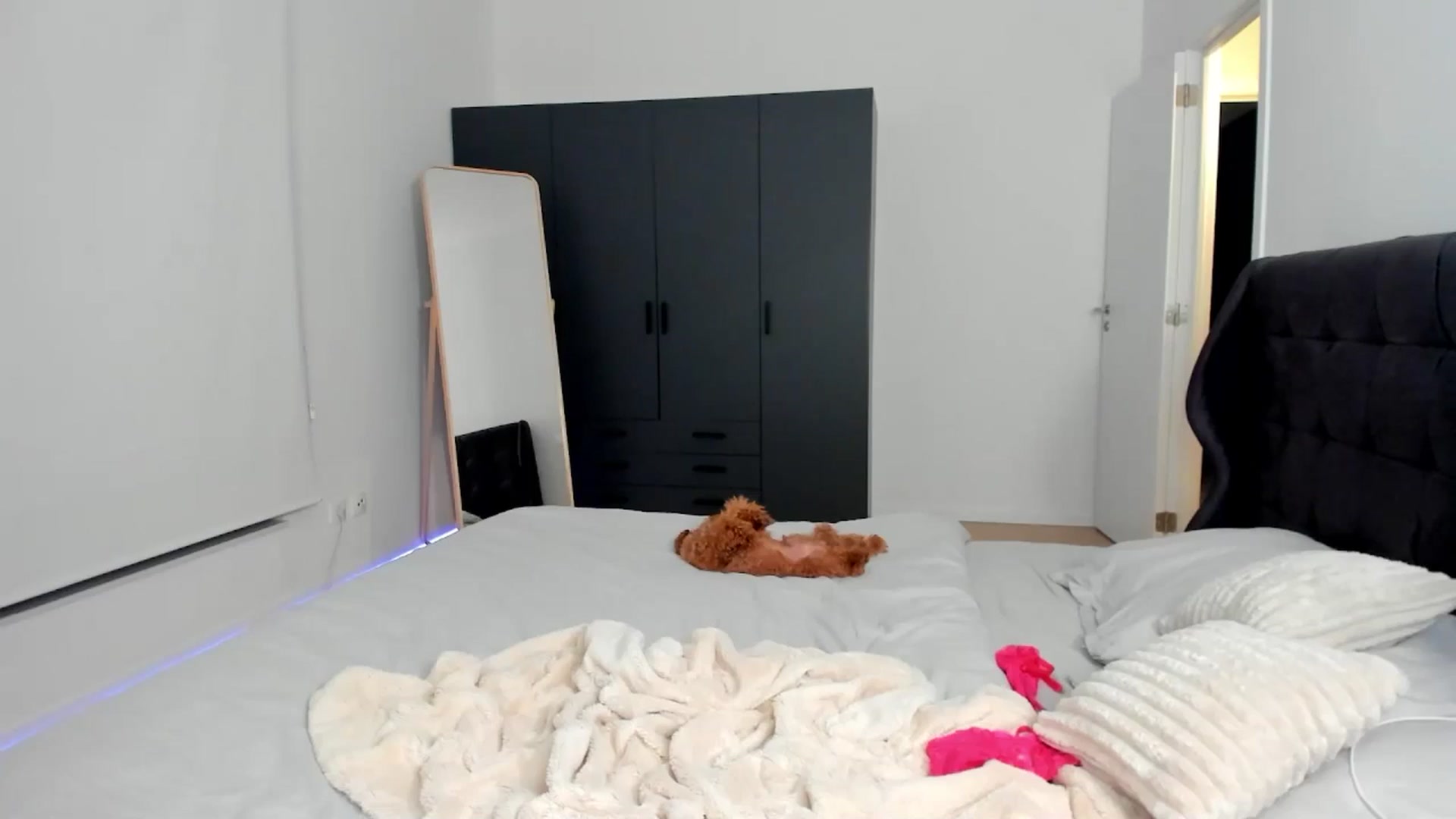 Gallery image thumbnail from AngelLove__'s myfreecams stream on, 08/22/2025, 23:18 image 17 of 20