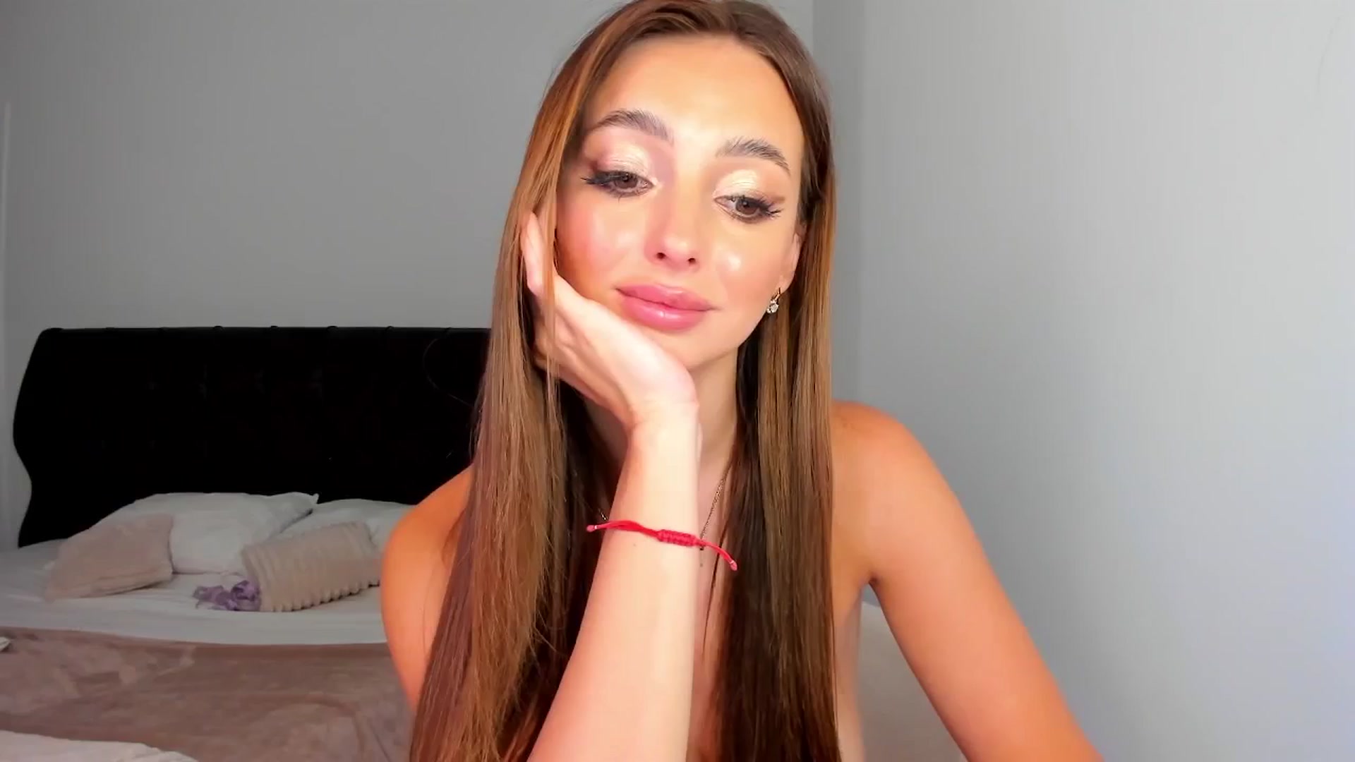 Gallery image thumbnail from AngelLove__'s myfreecams stream on, 09/04/2025, 23:18 image 16 of 20