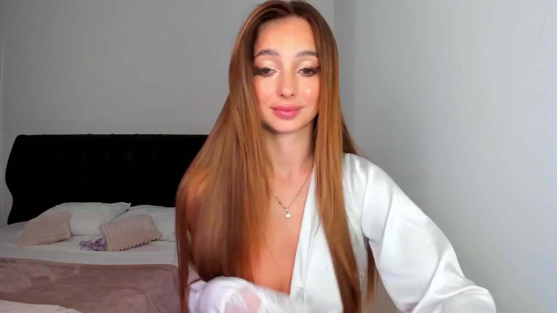 Gallery image thumbnail from AngelLove__'s myfreecams stream on, 09/04/2025, 23:18 image 11 of 20