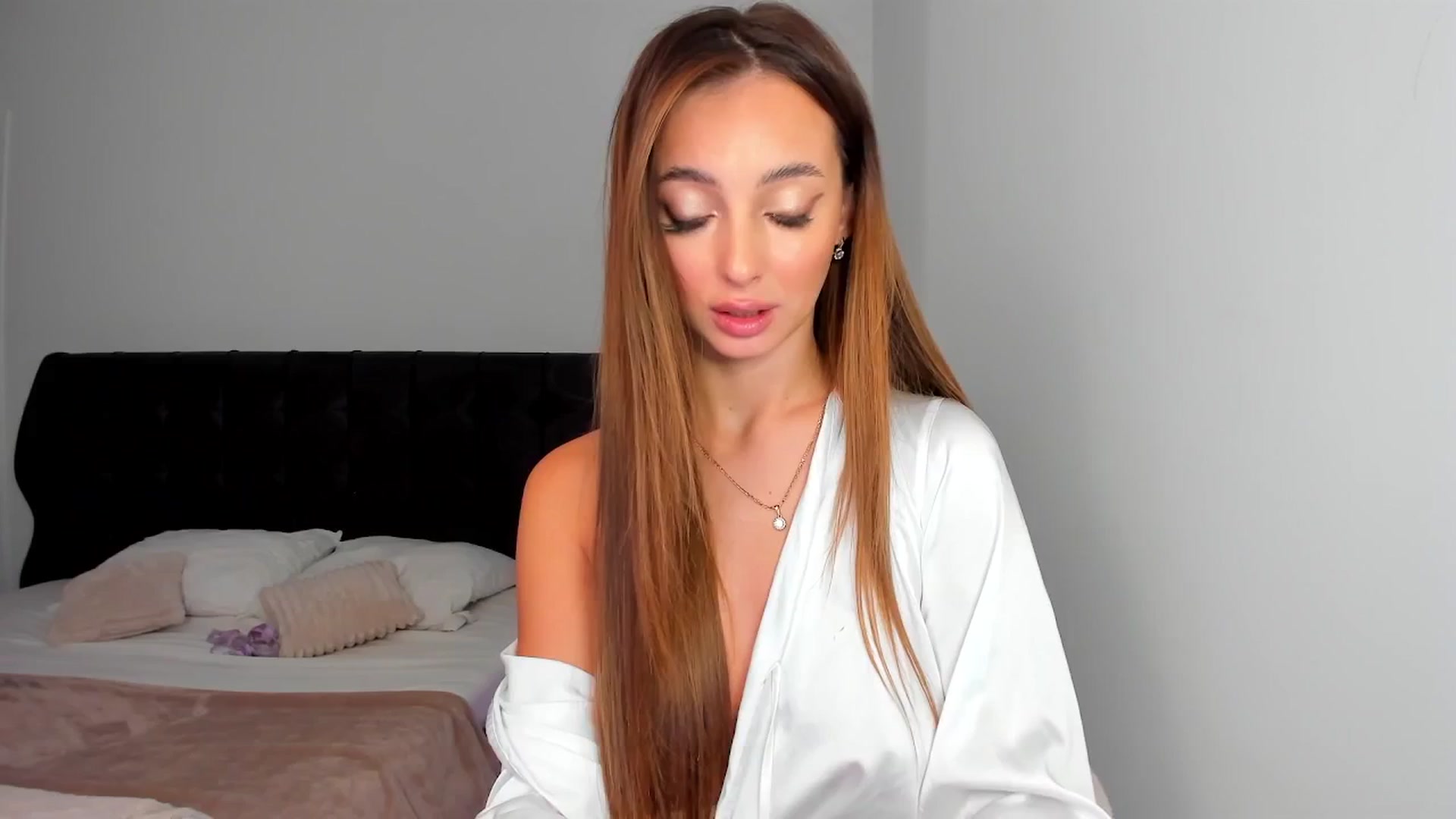 Gallery image thumbnail from AngelLove__'s myfreecams stream on, 09/04/2025, 23:18 image 4 of 20