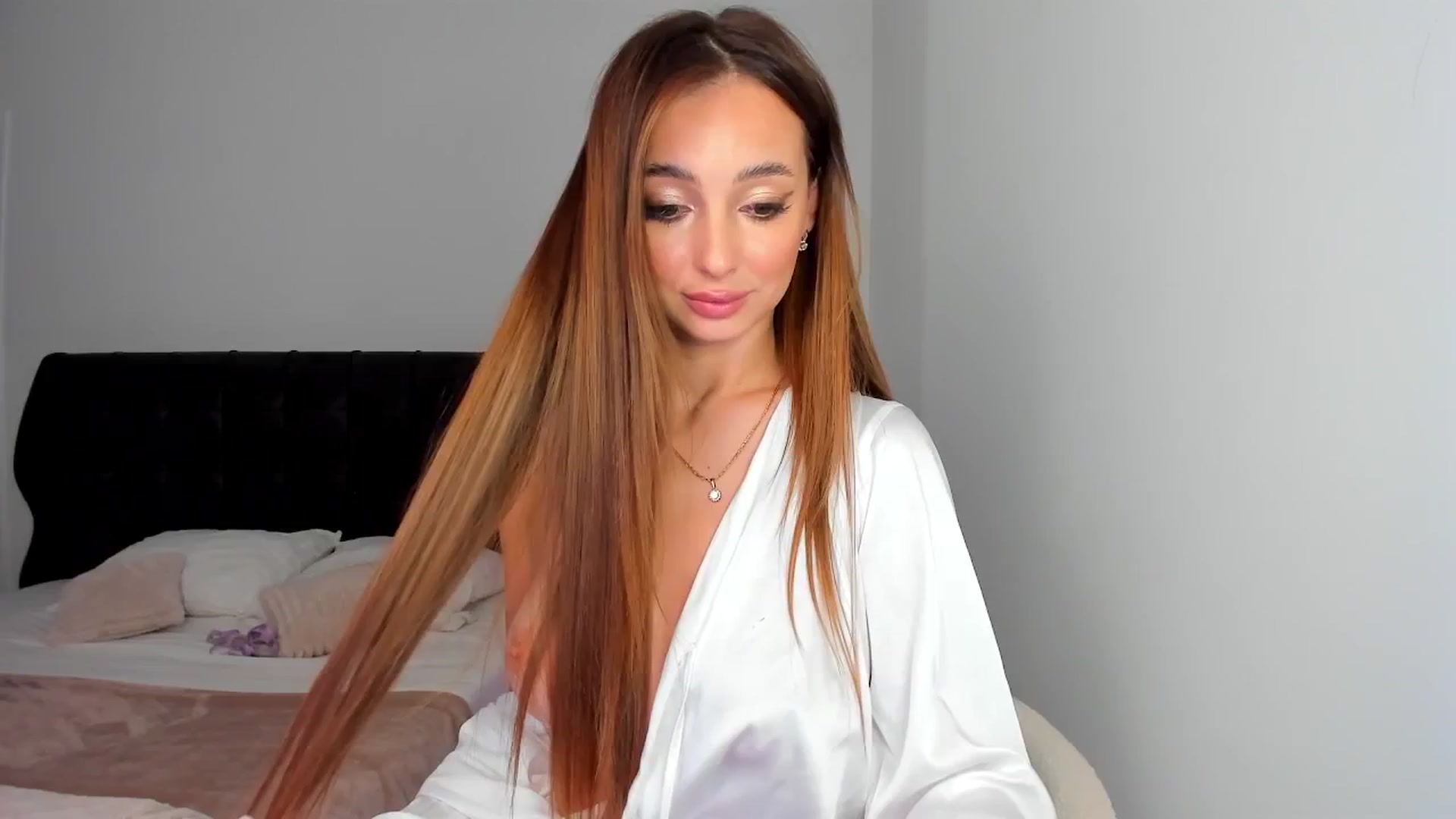 Gallery image thumbnail from AngelLove__'s myfreecams stream on, 09/04/2025, 23:18 image 3 of 20