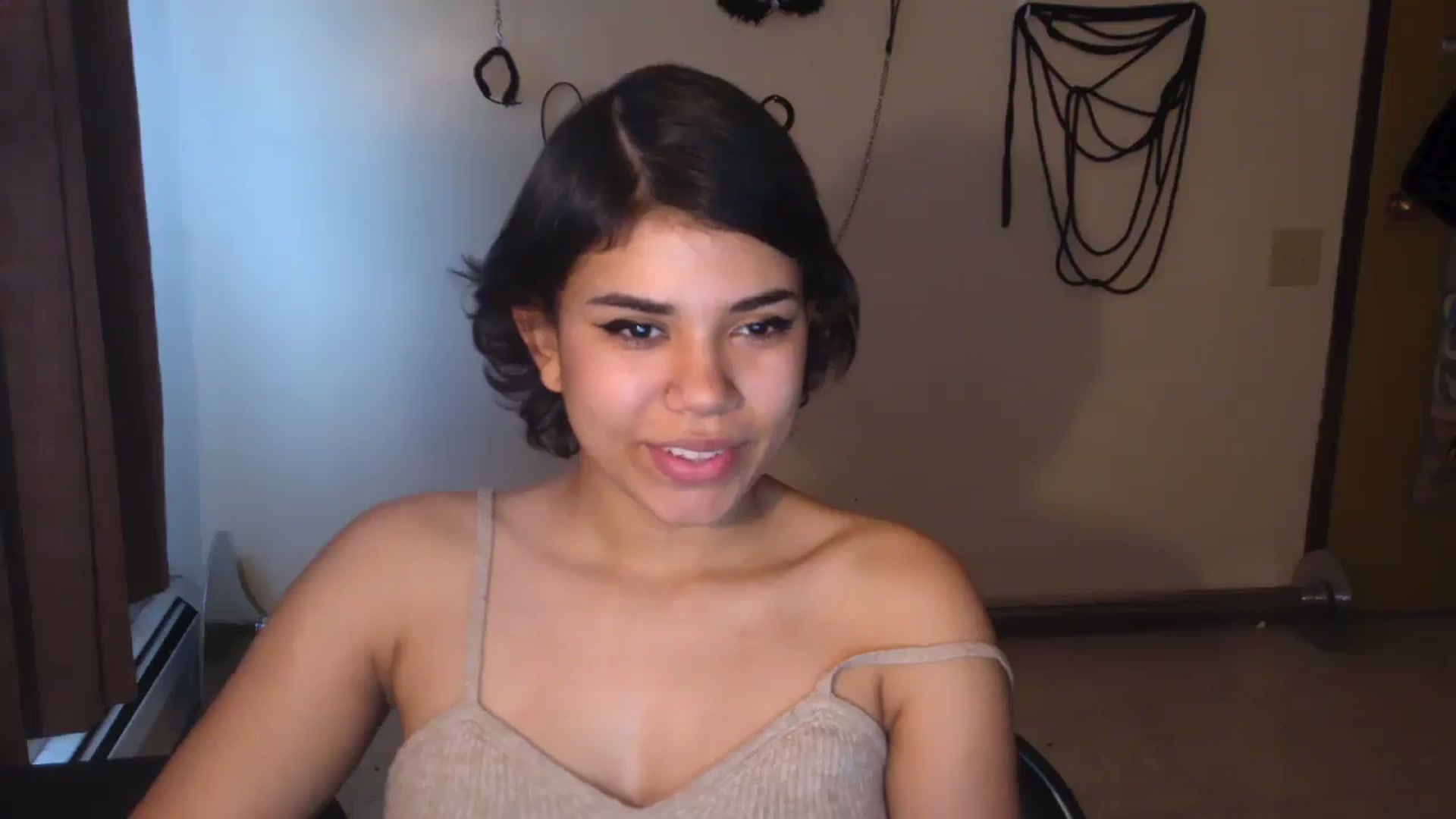 Gallery image thumbnail from AngelMadisonX's myfreecams stream on, 04/16/2025, 20:15 image 5 of 20