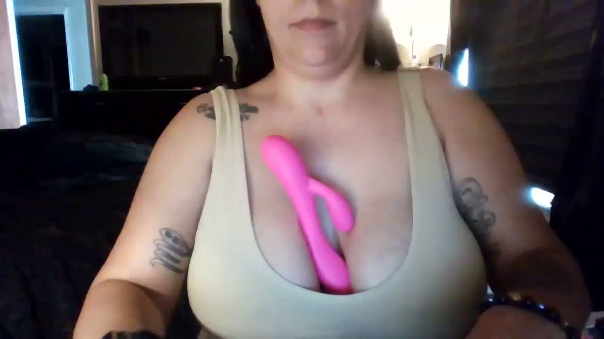 Gallery image thumbnail from AngelMarie77's myfreecams stream on, 05/18/2024, 15:26 image 19 of 20