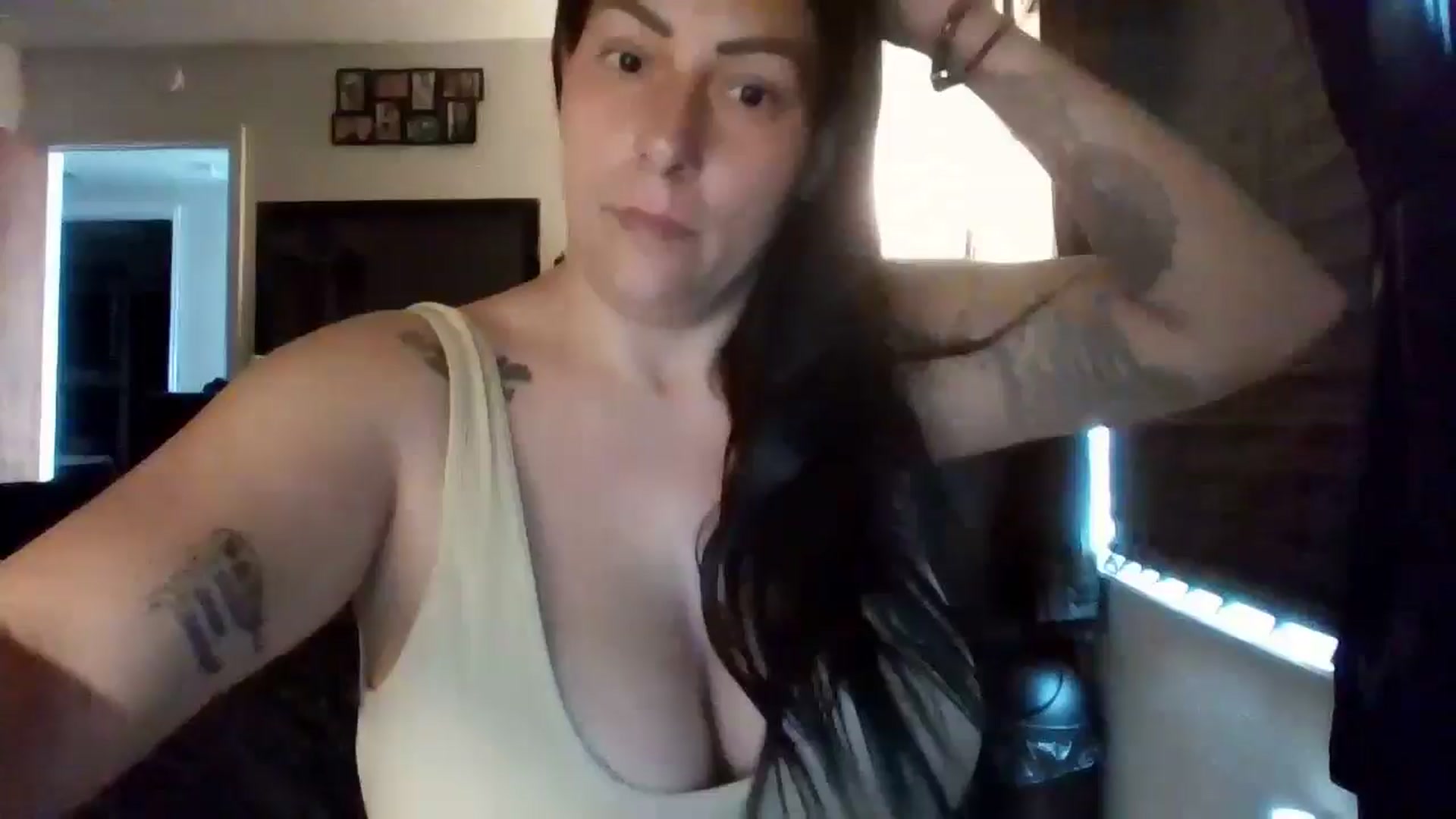 Gallery image thumbnail from AngelMarie77's myfreecams stream on, 05/18/2024, 15:26 image 1 of 20