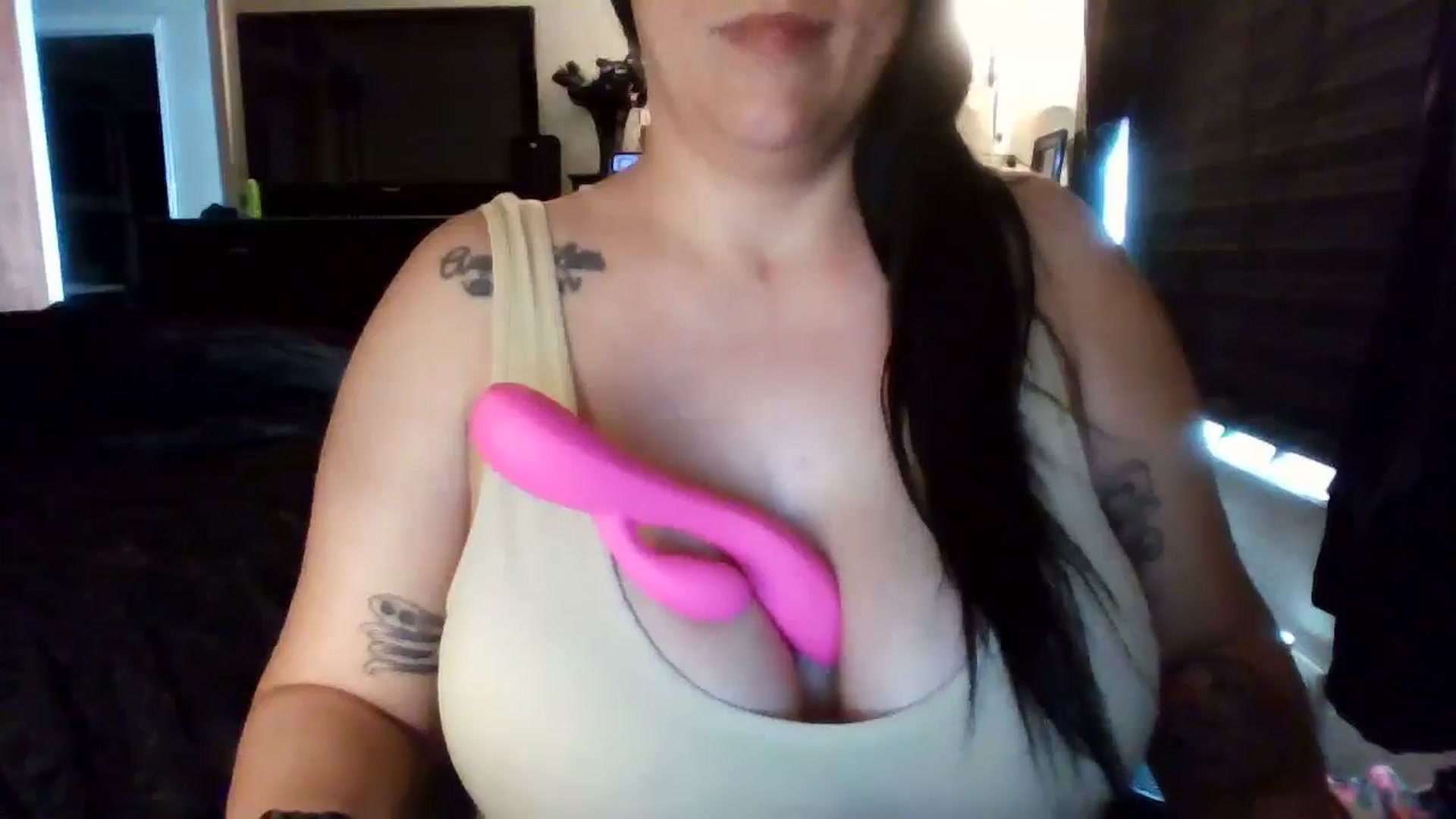 Gallery image thumbnail from AngelMarie77's myfreecams stream on, 05/18/2024, 15:26 image 18 of 20