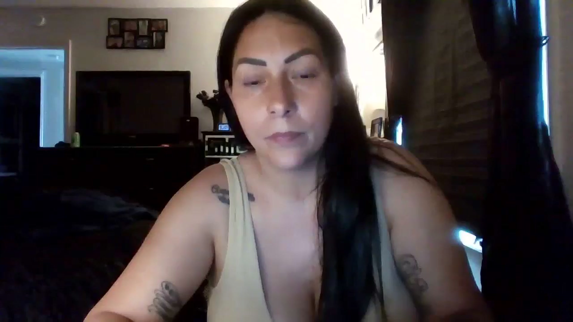 Gallery image thumbnail from AngelMarie77's myfreecams stream on, 05/18/2024, 15:54 image 13 of 20