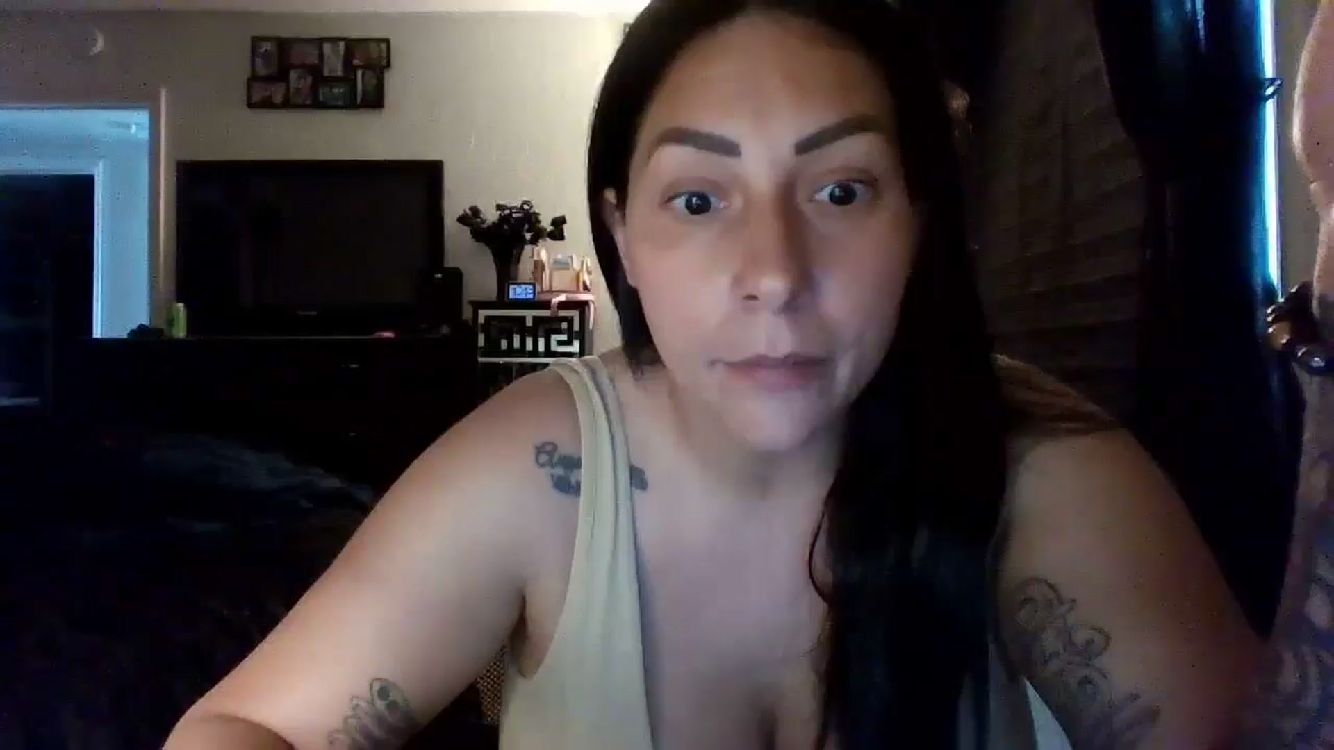 Gallery image thumbnail from AngelMarie77's myfreecams stream on, 05/18/2024, 15:54 image 12 of 20