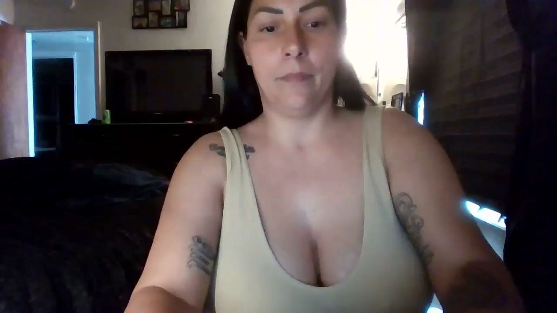 Gallery image thumbnail from AngelMarie77's myfreecams stream on, 05/18/2024, 15:54 image 16 of 20