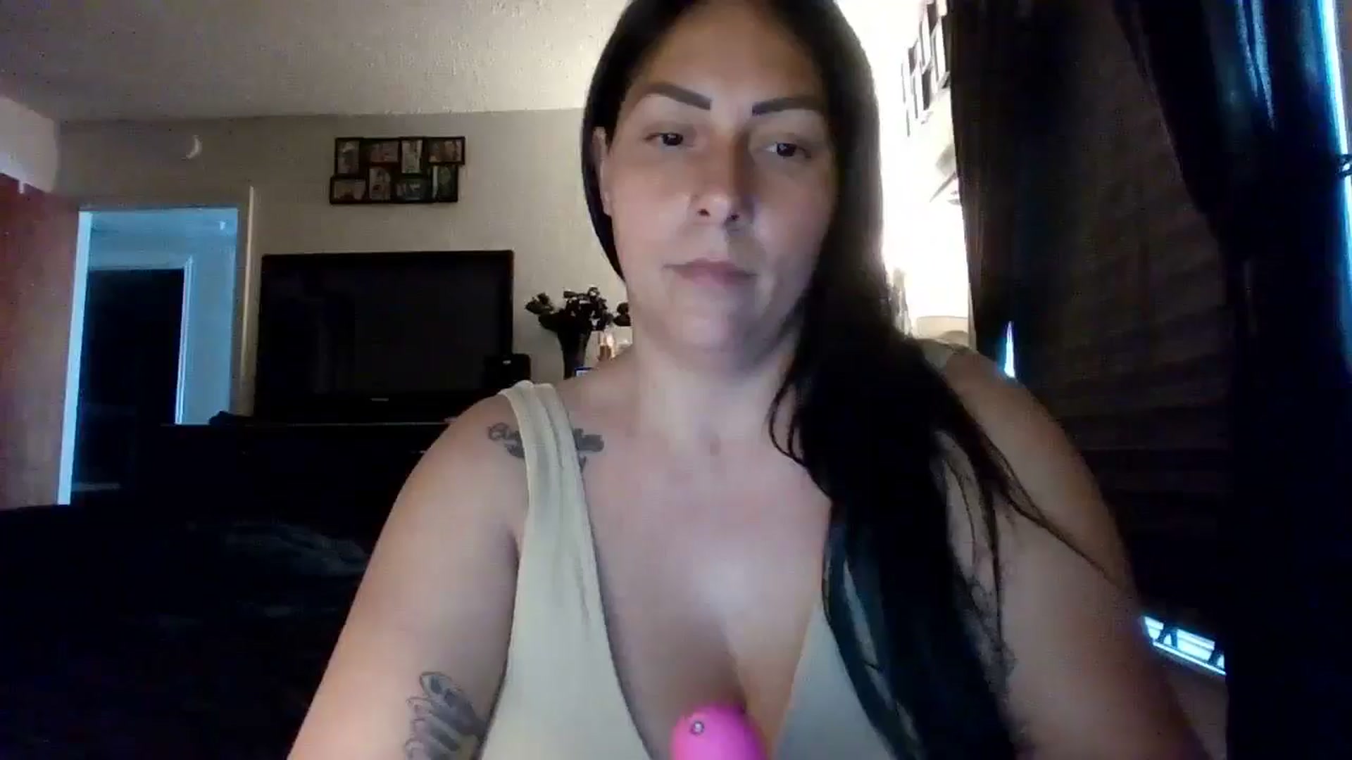 Gallery image thumbnail from AngelMarie77's myfreecams stream on, 05/18/2024, 16:42 image 18 of 20