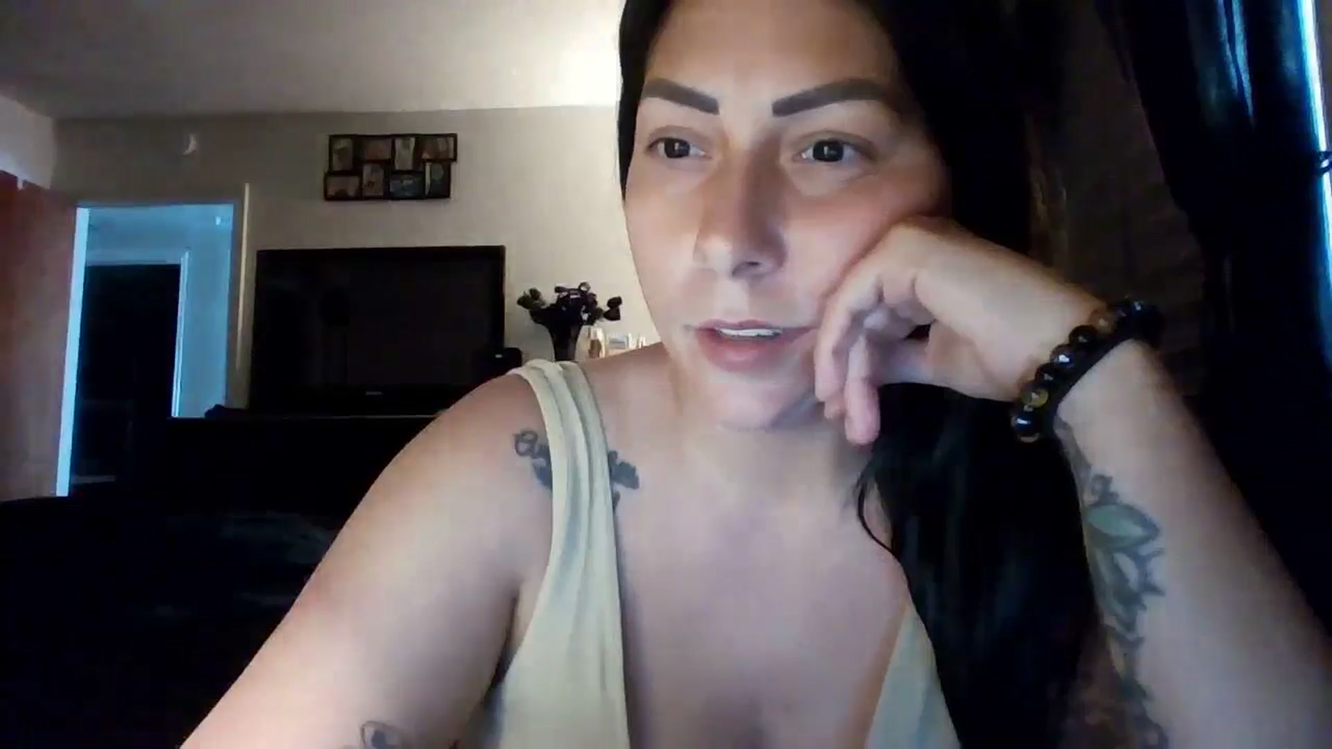 Gallery image thumbnail from AngelMarie77's myfreecams stream on, 05/18/2024, 16:42 image 17 of 20