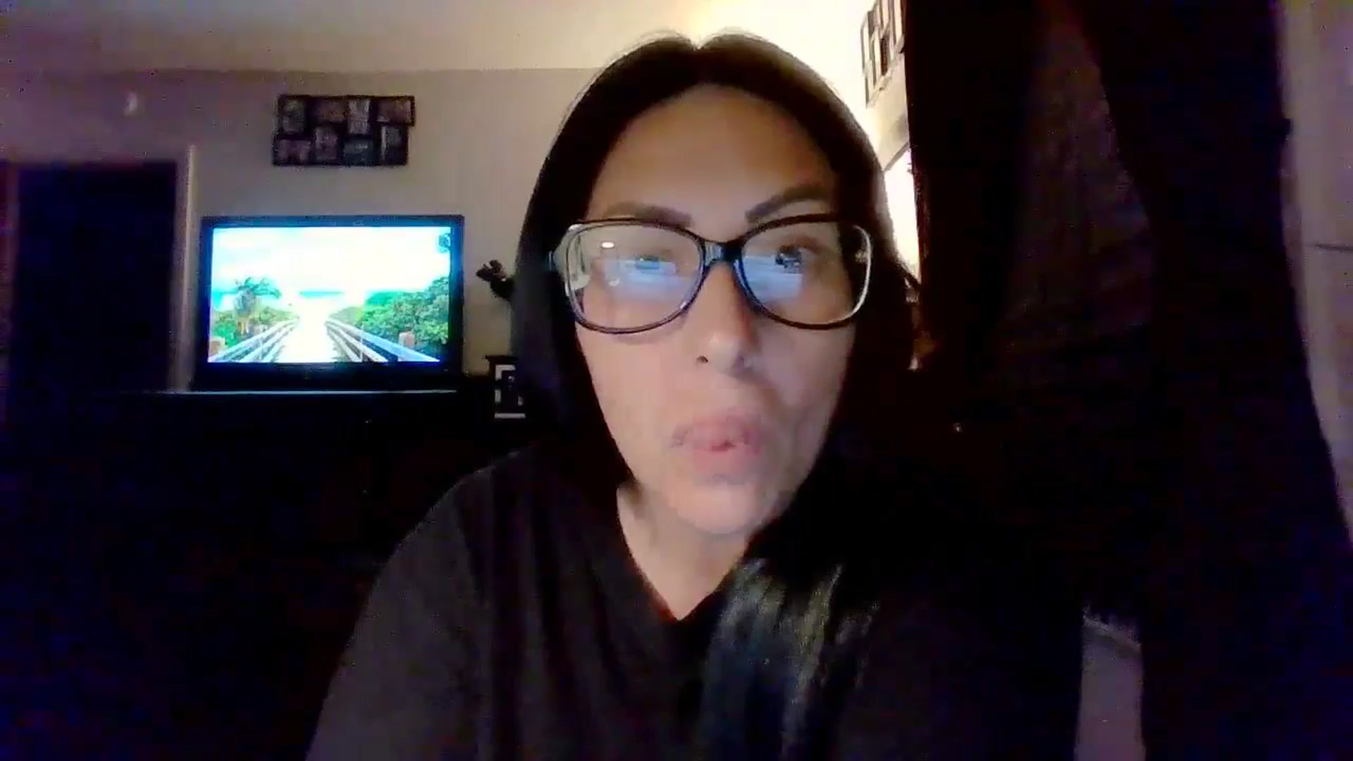 Gallery image thumbnail from AngelMarie77's myfreecams stream on, 05/19/2024, 02:35 image 19 of 20