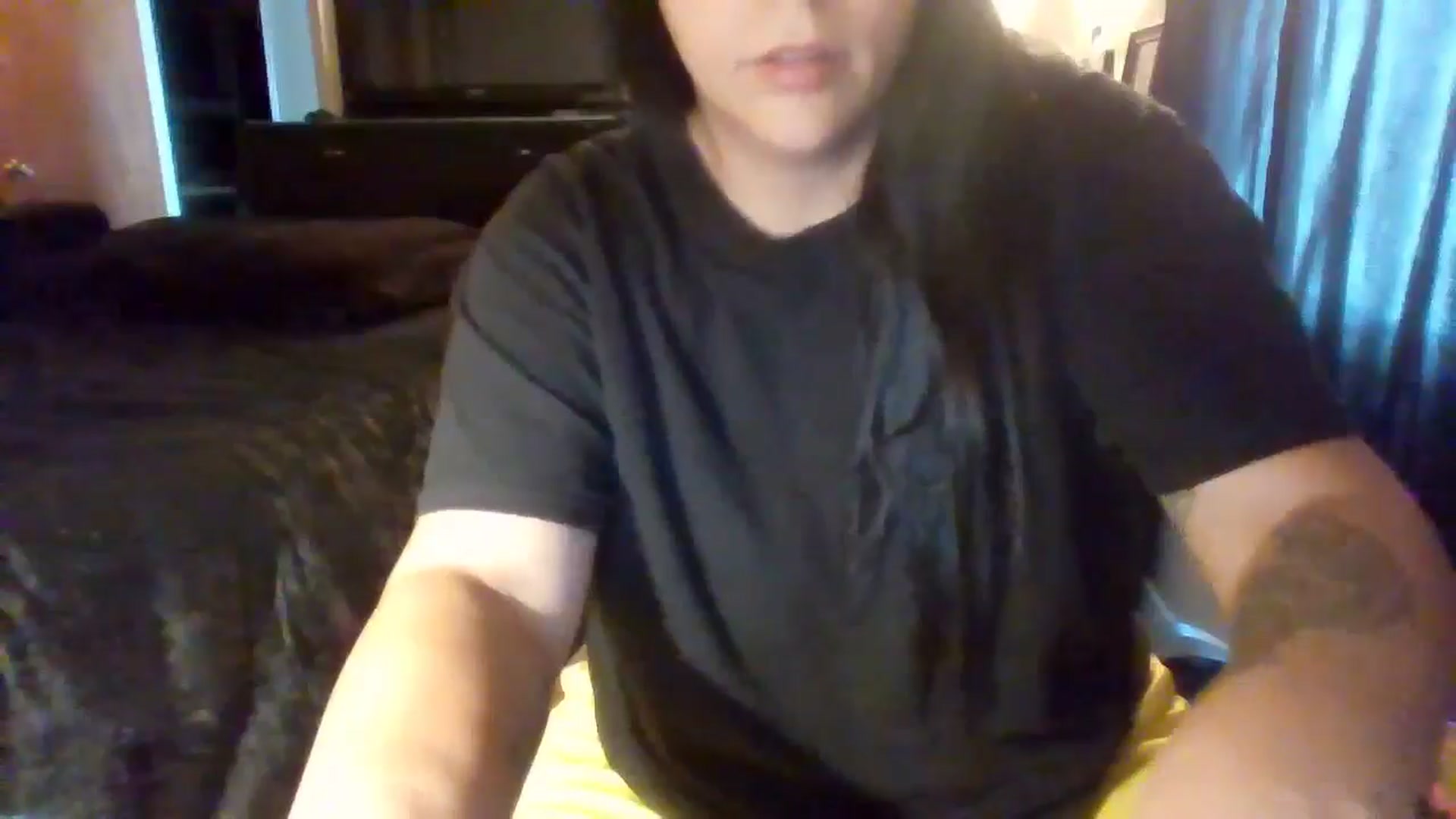 Gallery image thumbnail from AngelMarie77's myfreecams stream on, 05/19/2024, 16:47 image 3 of 20