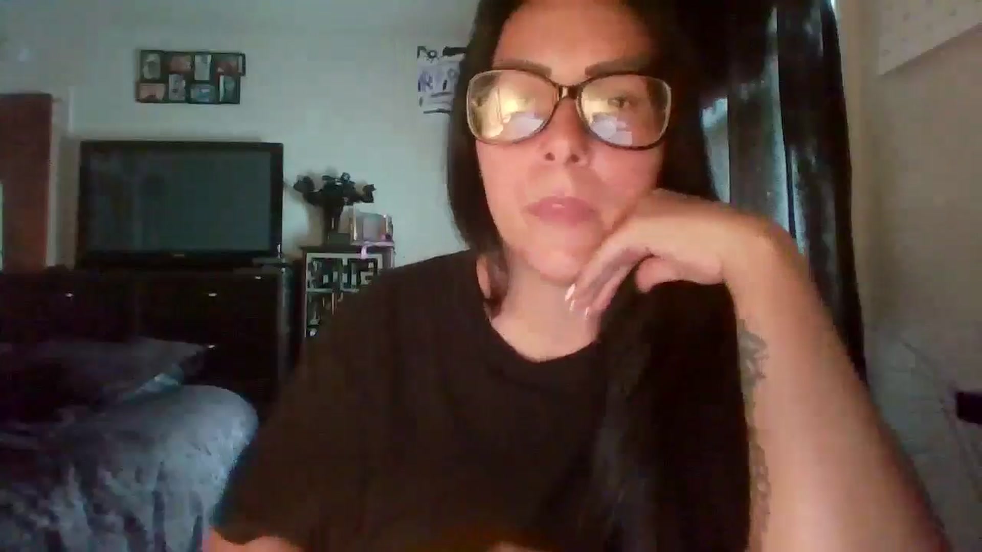 Gallery image thumbnail from AngelMarie77's myfreecams stream on, 05/19/2024, 20:18 image 9 of 20