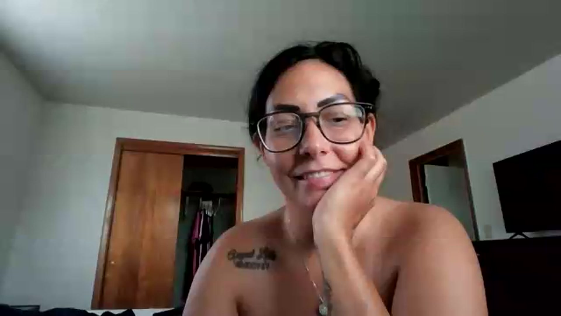Gallery image thumbnail from AngelMarie77's myfreecams stream on, 09/17/2026, 15:58 image 17 of 20