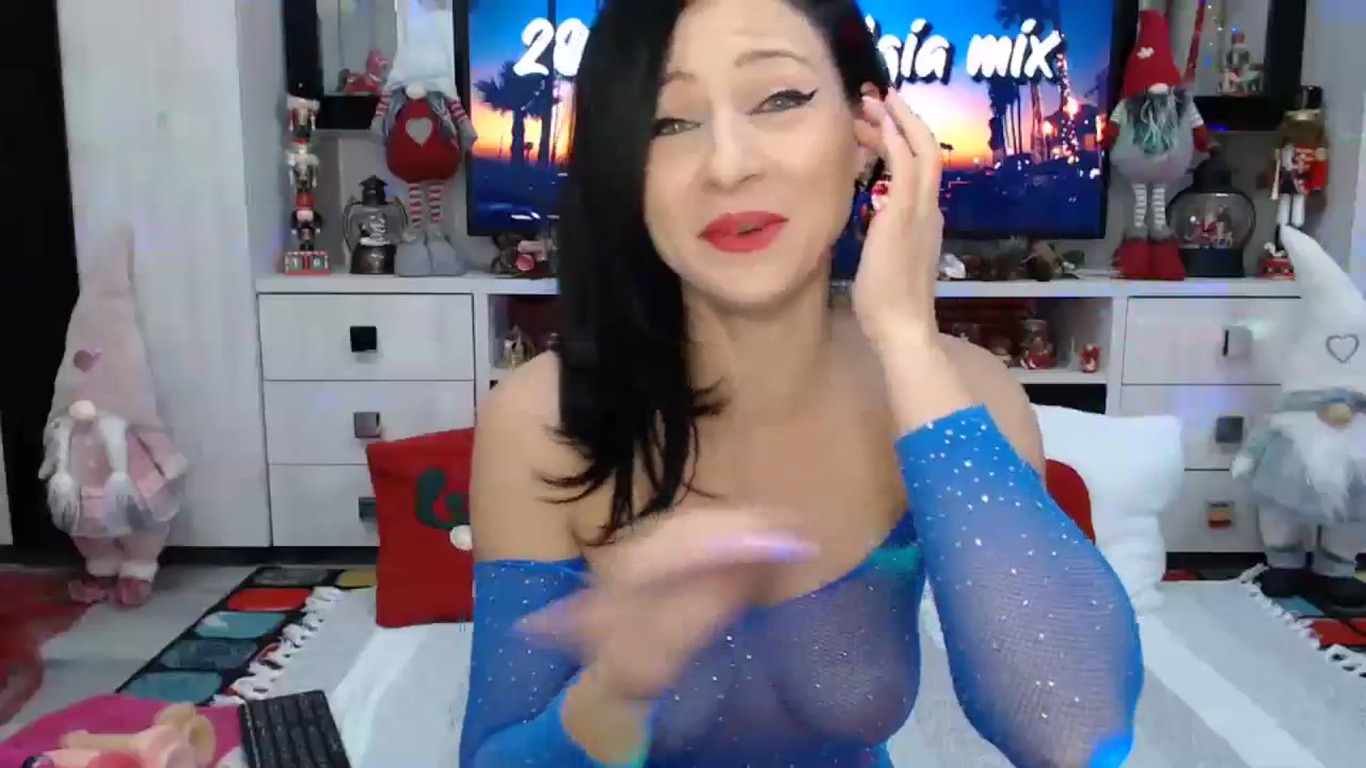 Gallery image thumbnail from AngelSmilea4U's myfreecams stream on, 12/10/2023, 20:45 image 16 of 20
