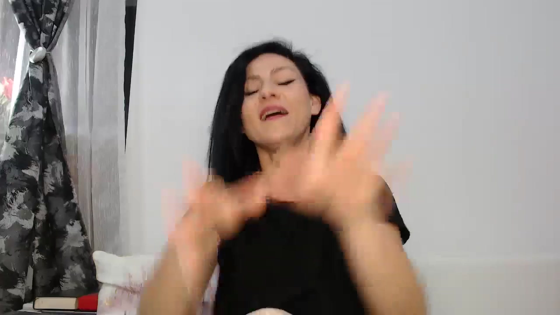 Gallery image thumbnail from AngelSmilea4U's myfreecams stream on, 04/11/2024, 23:26 image 6 of 20
